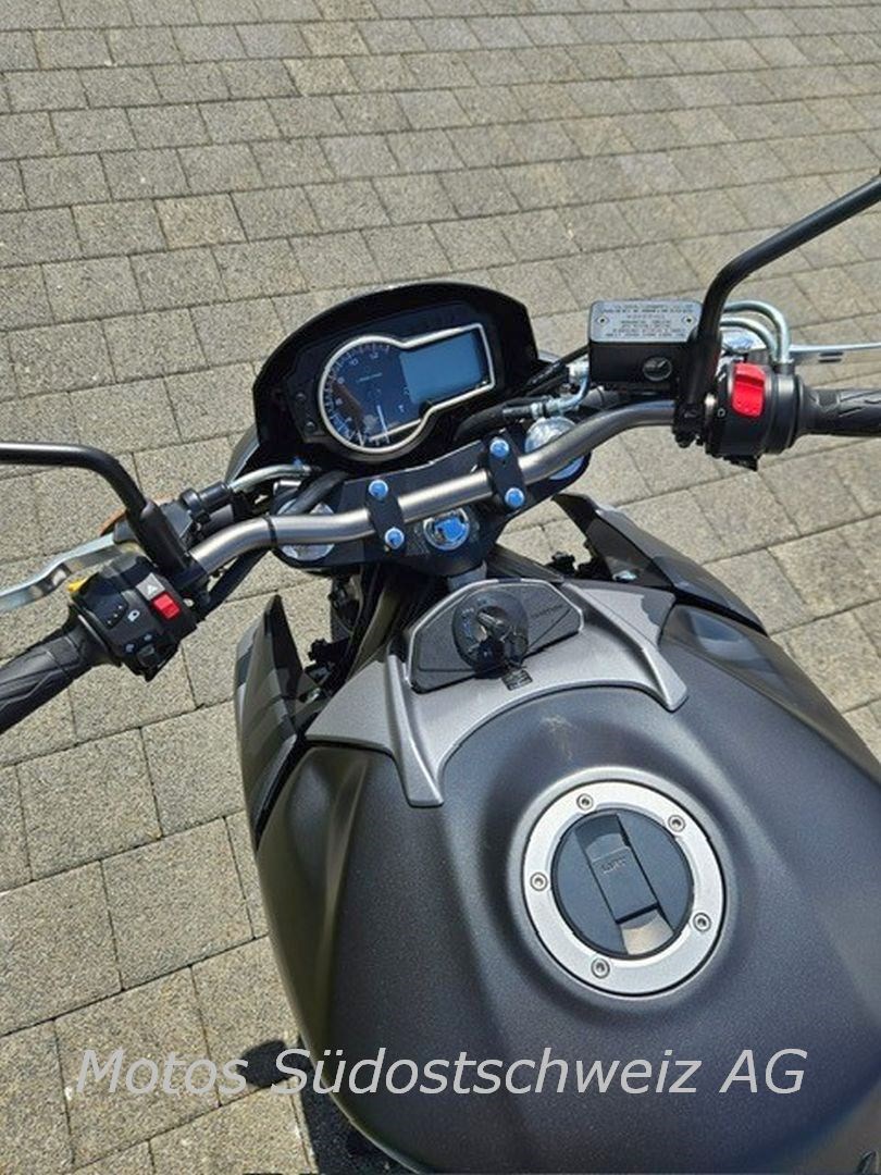 SUZUKI GSR750A-image-1