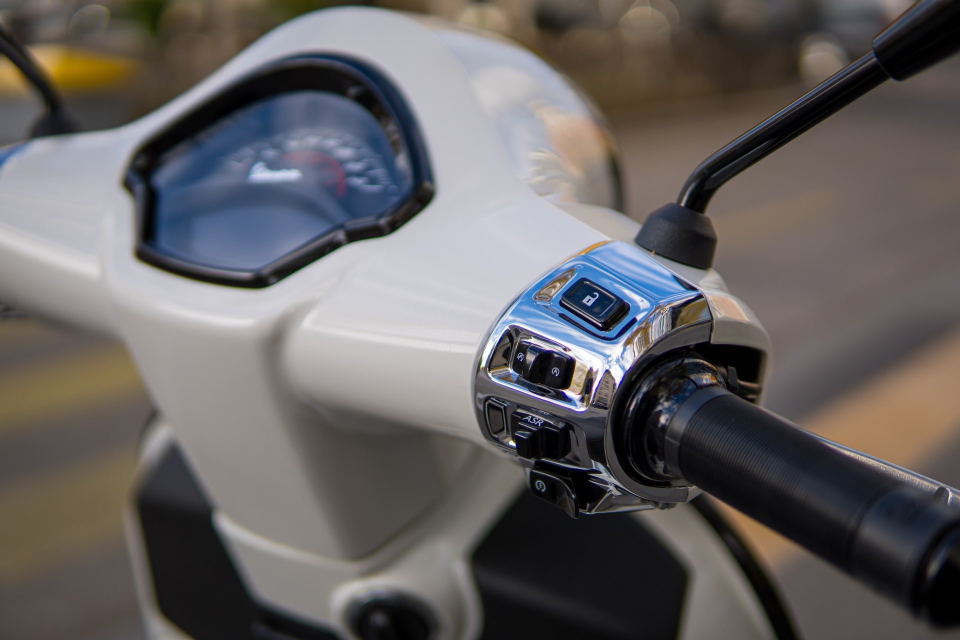 PIAGGIO Vespa GTS 125 Super Sport ABS-image-2