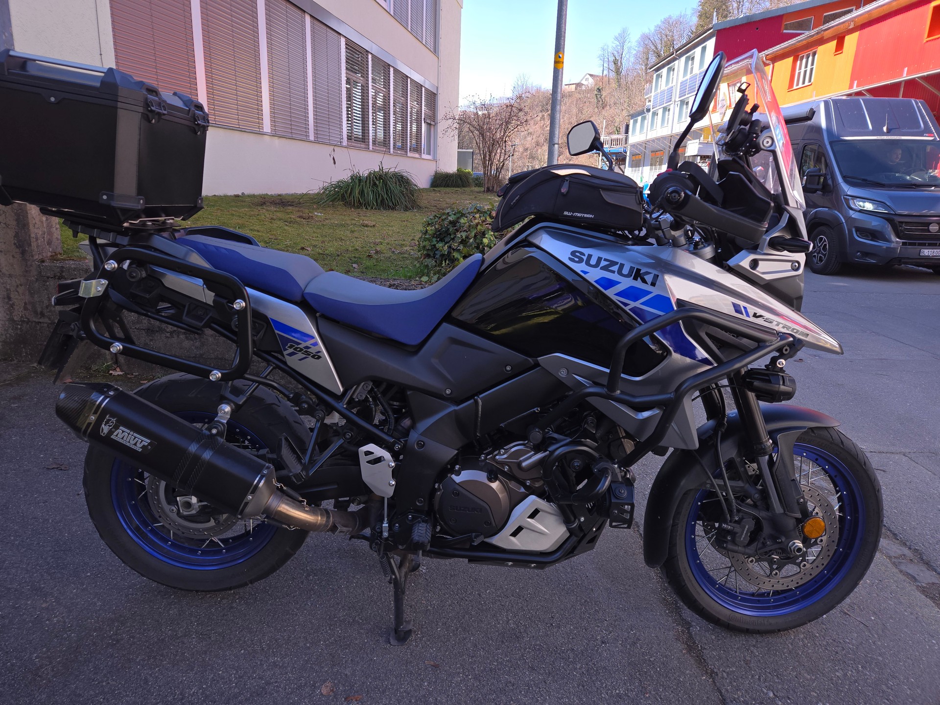 SUZUKI DL 1050  XT ABS-showroom-element-1