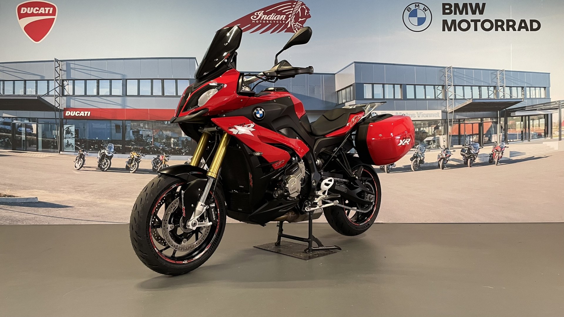 BMW S 1000 XR avec valises-showroom-element-2