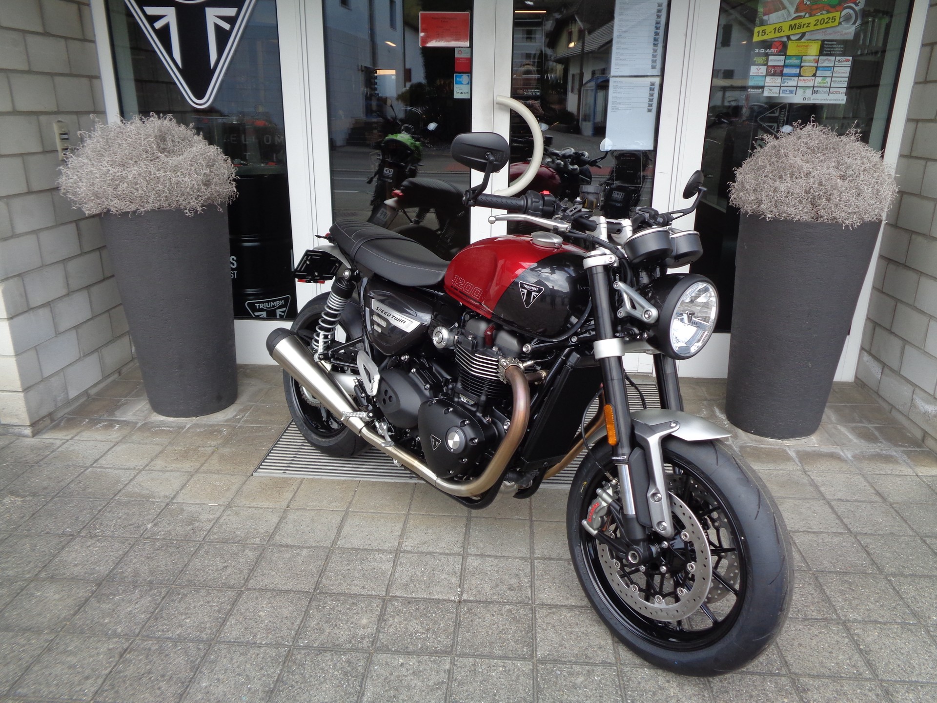 TRIUMPH Speed Twin 1200-showroom-element-3