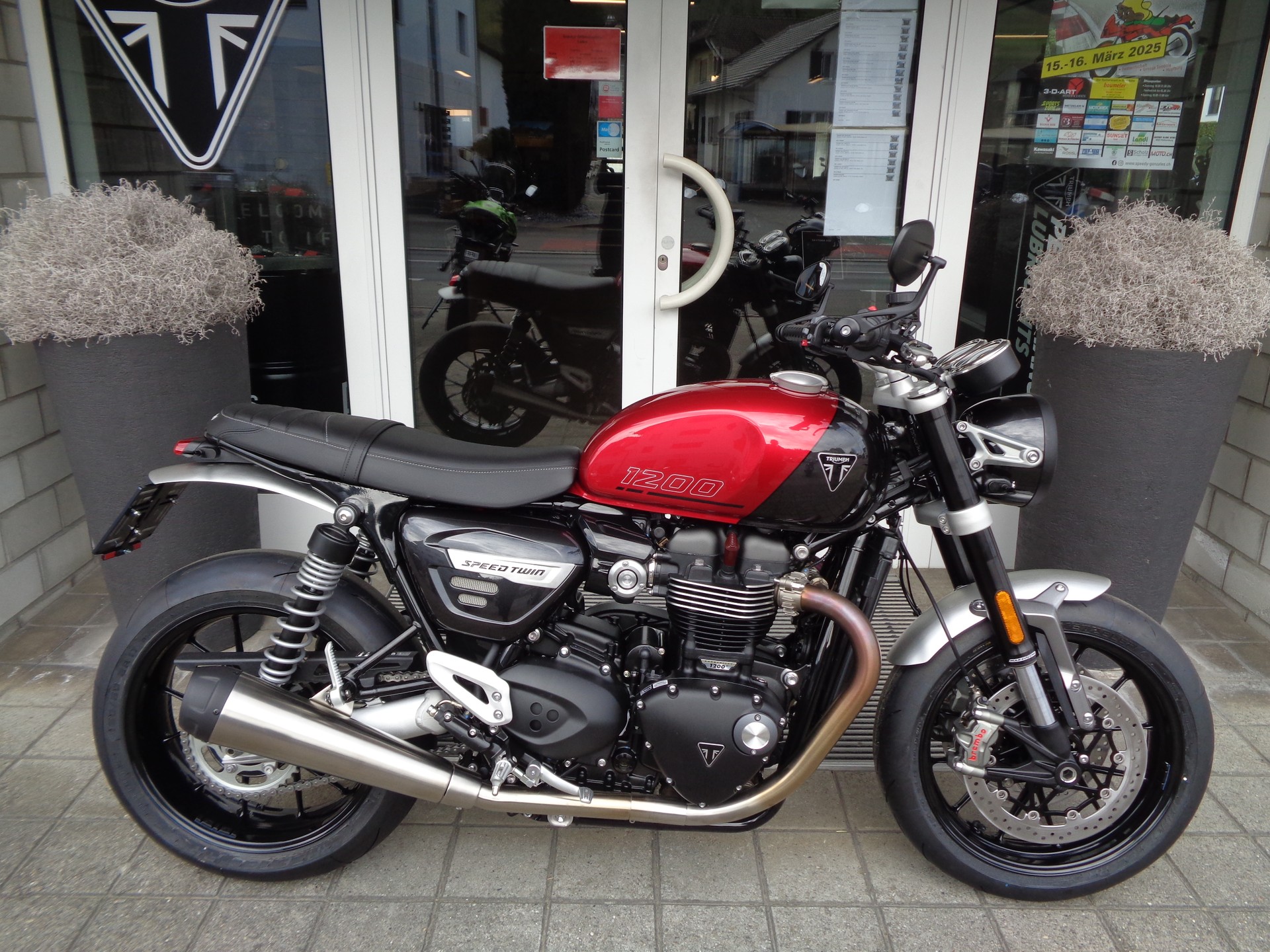 TRIUMPH Speed Twin 1200-showroom-element-1