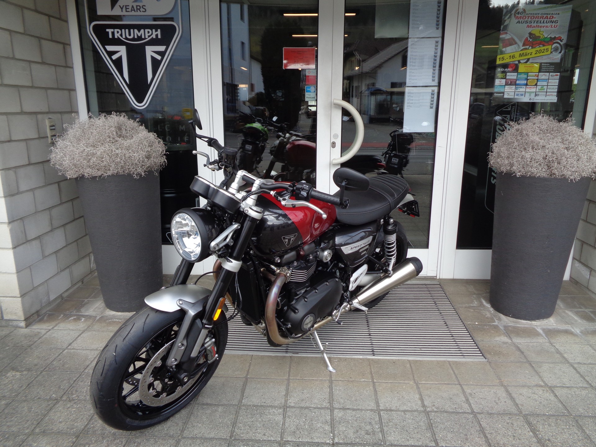 TRIUMPH Speed Twin 1200-showroom-element-2