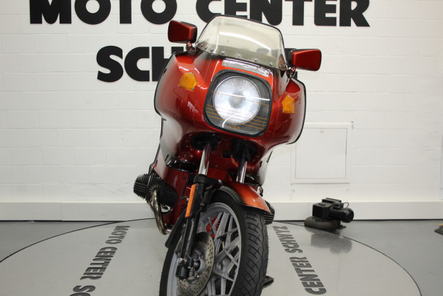 BMW RS-showroom-element-3