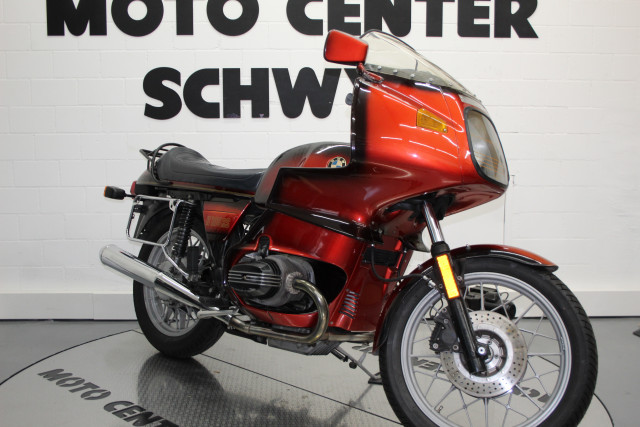 BMW RS-showroom-element-2