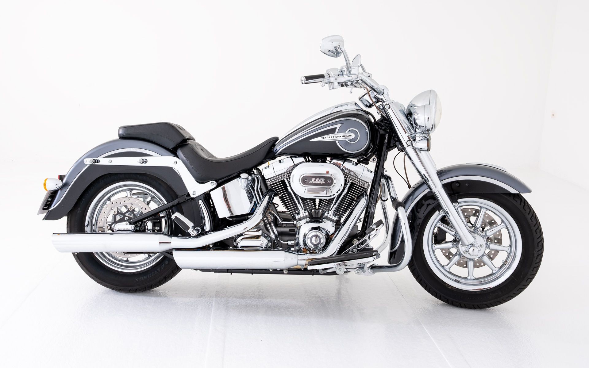 HARLEY-DAVIDSON FLSTNSE Softail Deluxe ABS CVO-showroom-element-1