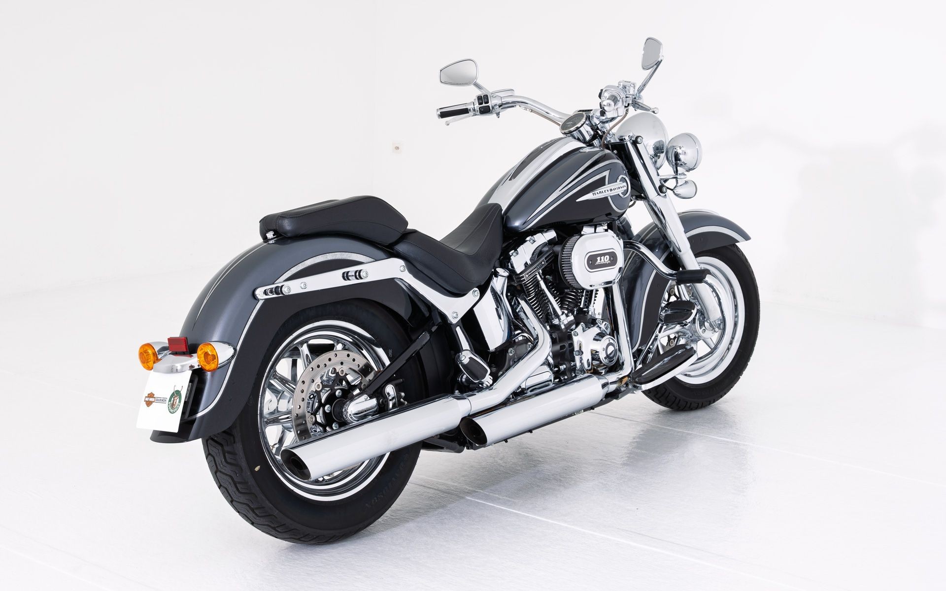 HARLEY-DAVIDSON FLSTNSE Softail Deluxe ABS CVO-showroom-element-2