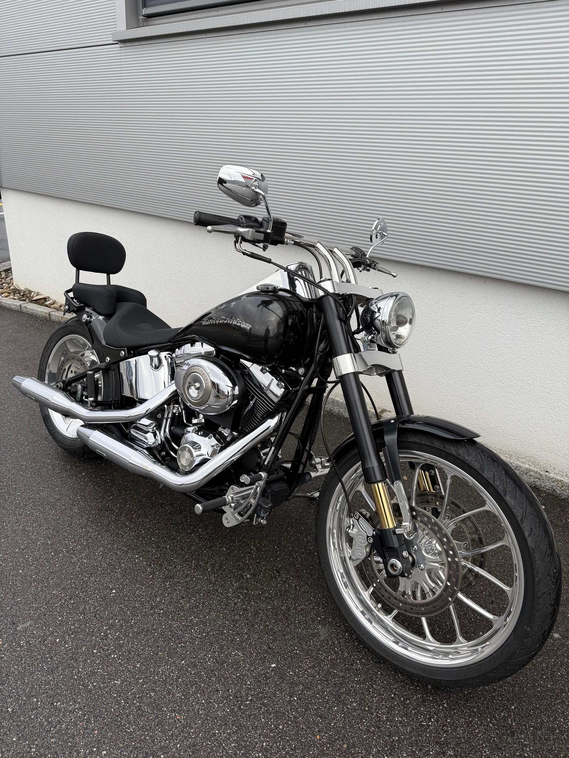 HARLEY-DAVIDSON FXSTCI Softail Custom-showroom-element-1