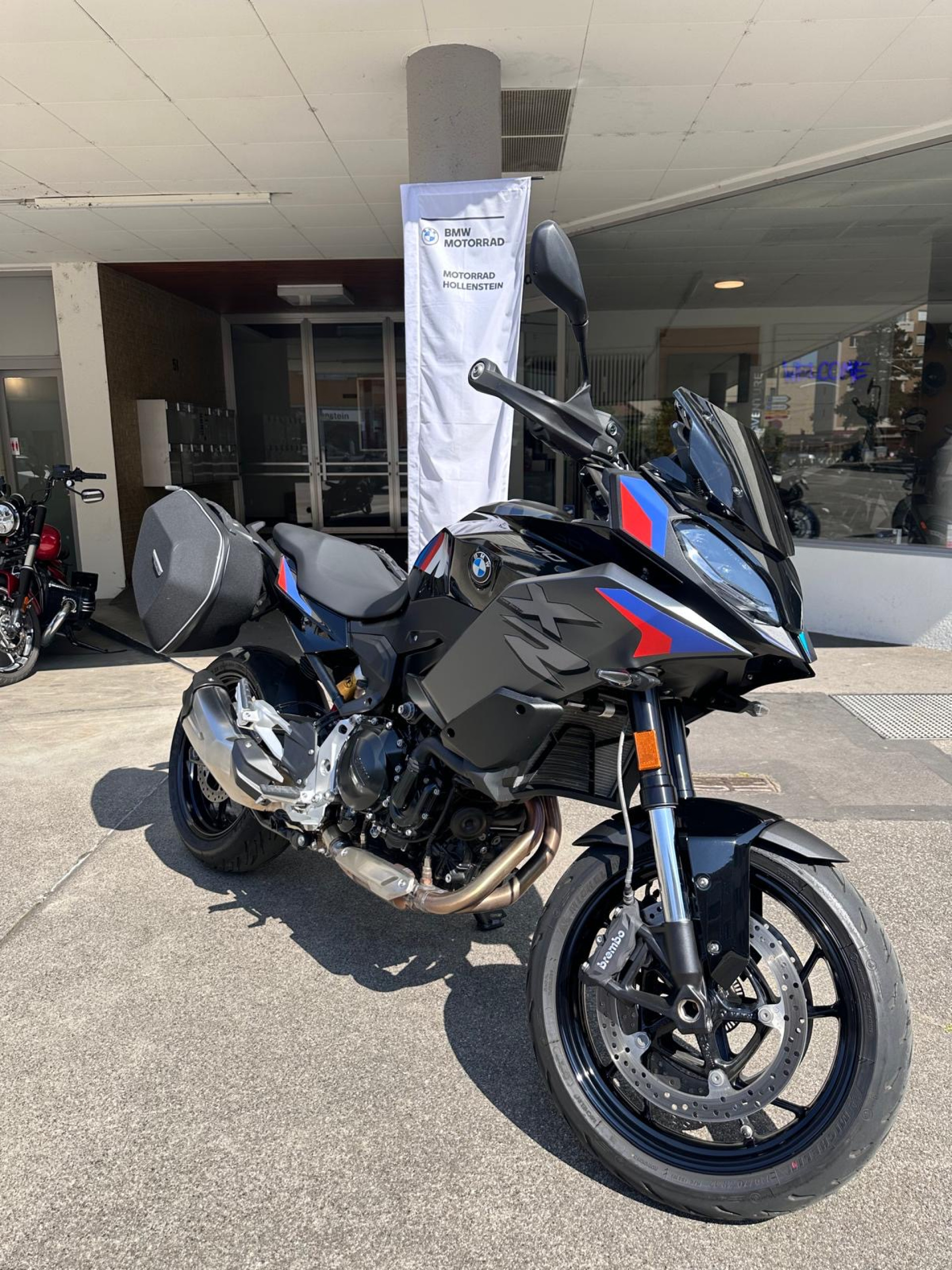 BMW F 900 XR Triple Black