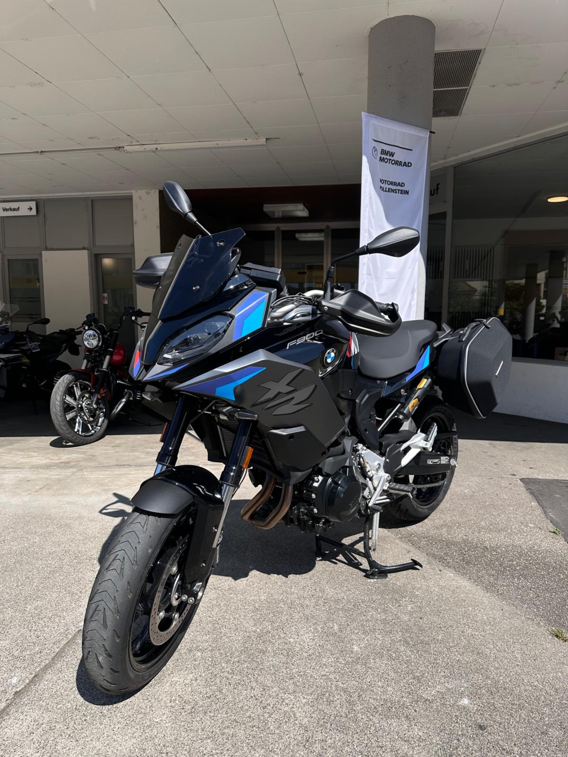 BMW F 900 XR Triple Black-image-1