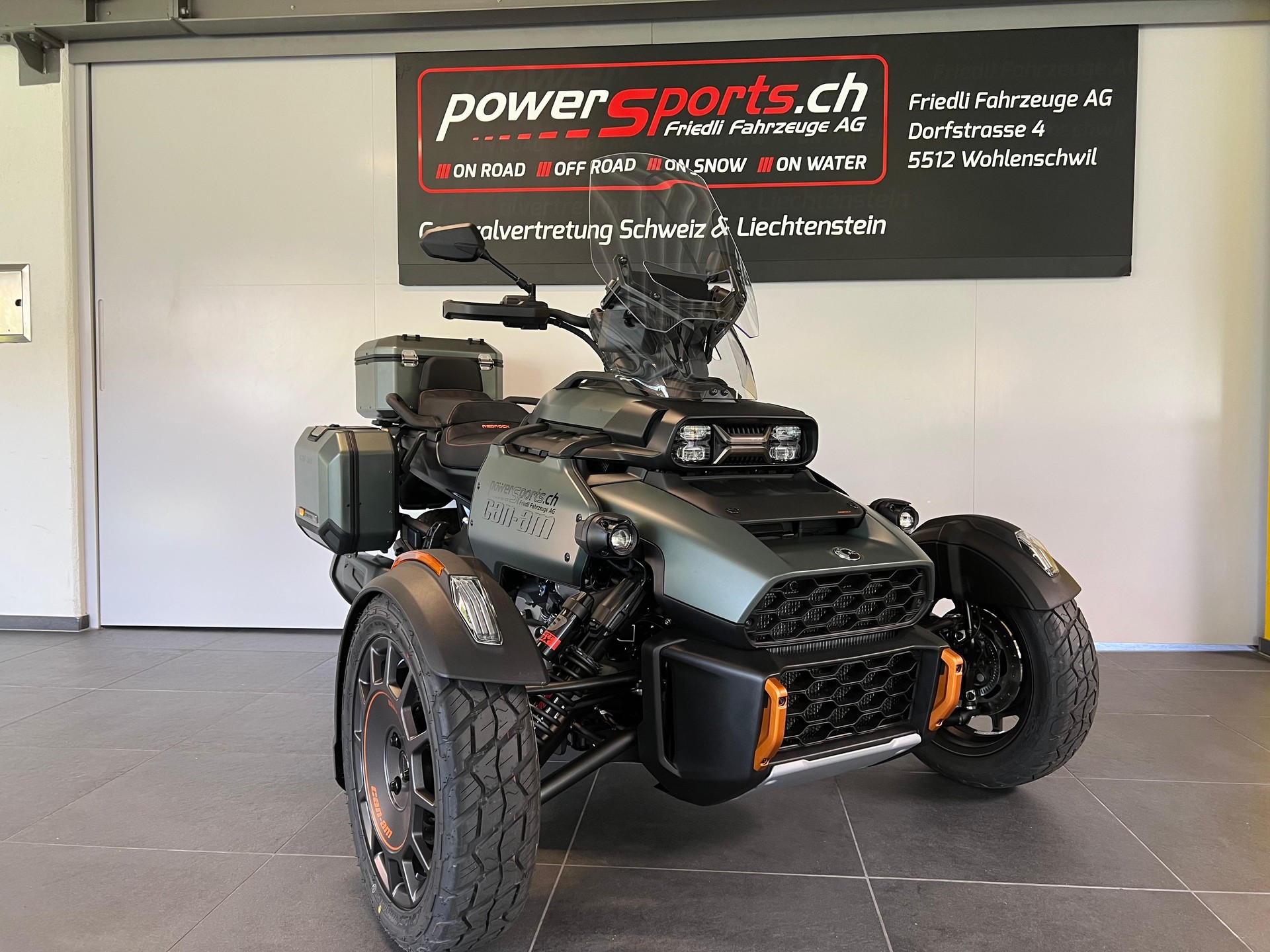 CAN-AM Canyon Redrock-showroom-element-1