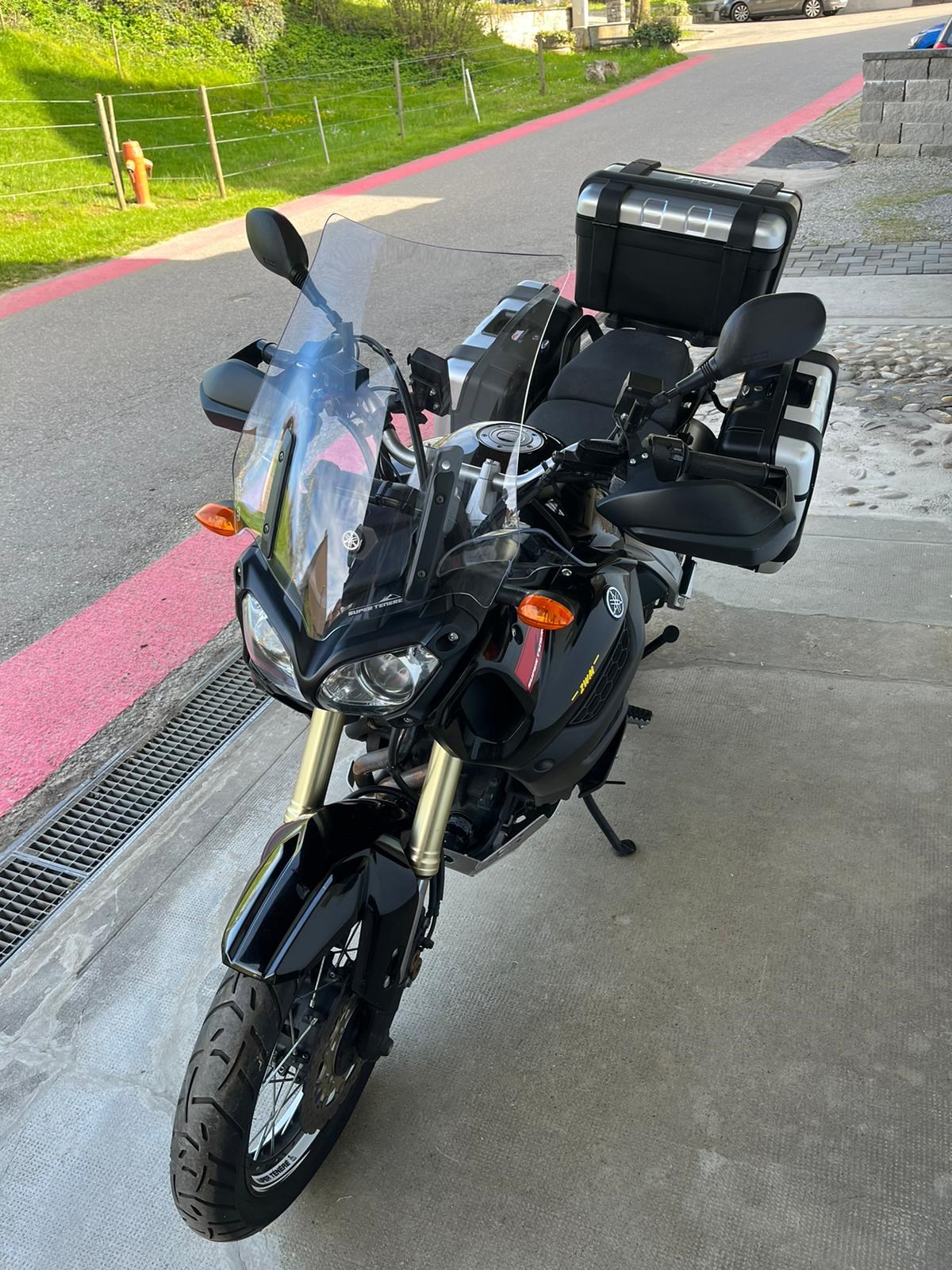 YAMAHA XT 1200 Z Super Ténéré-image-1