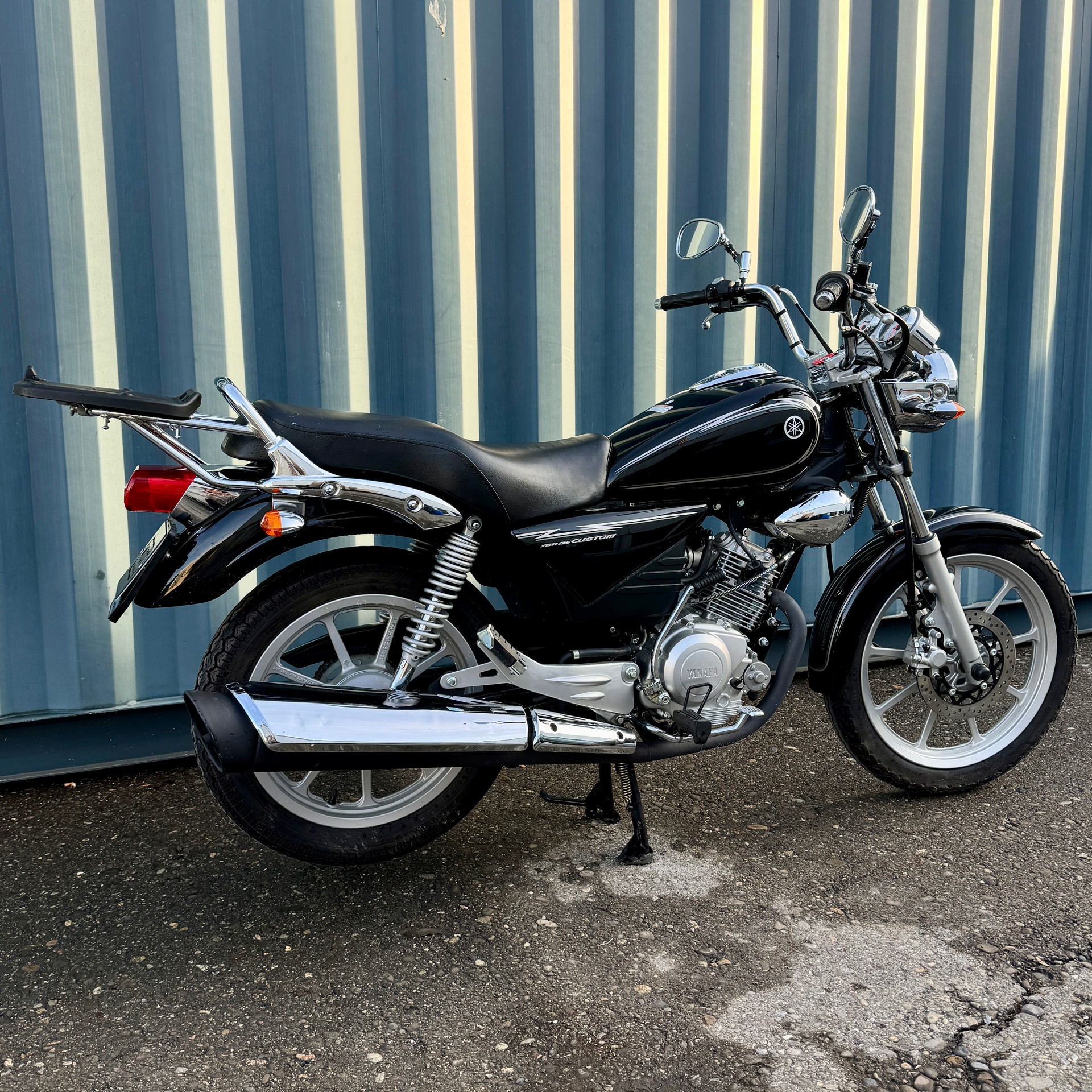 YAMAHA YS 125-showroom-element-1
