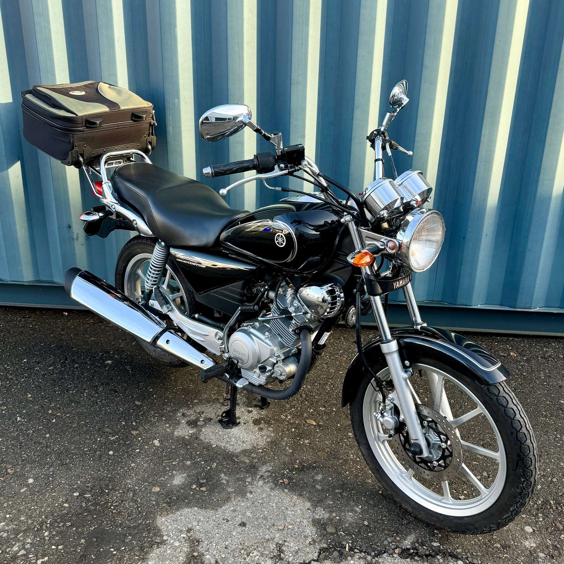 YAMAHA YS 125-showroom-element-3