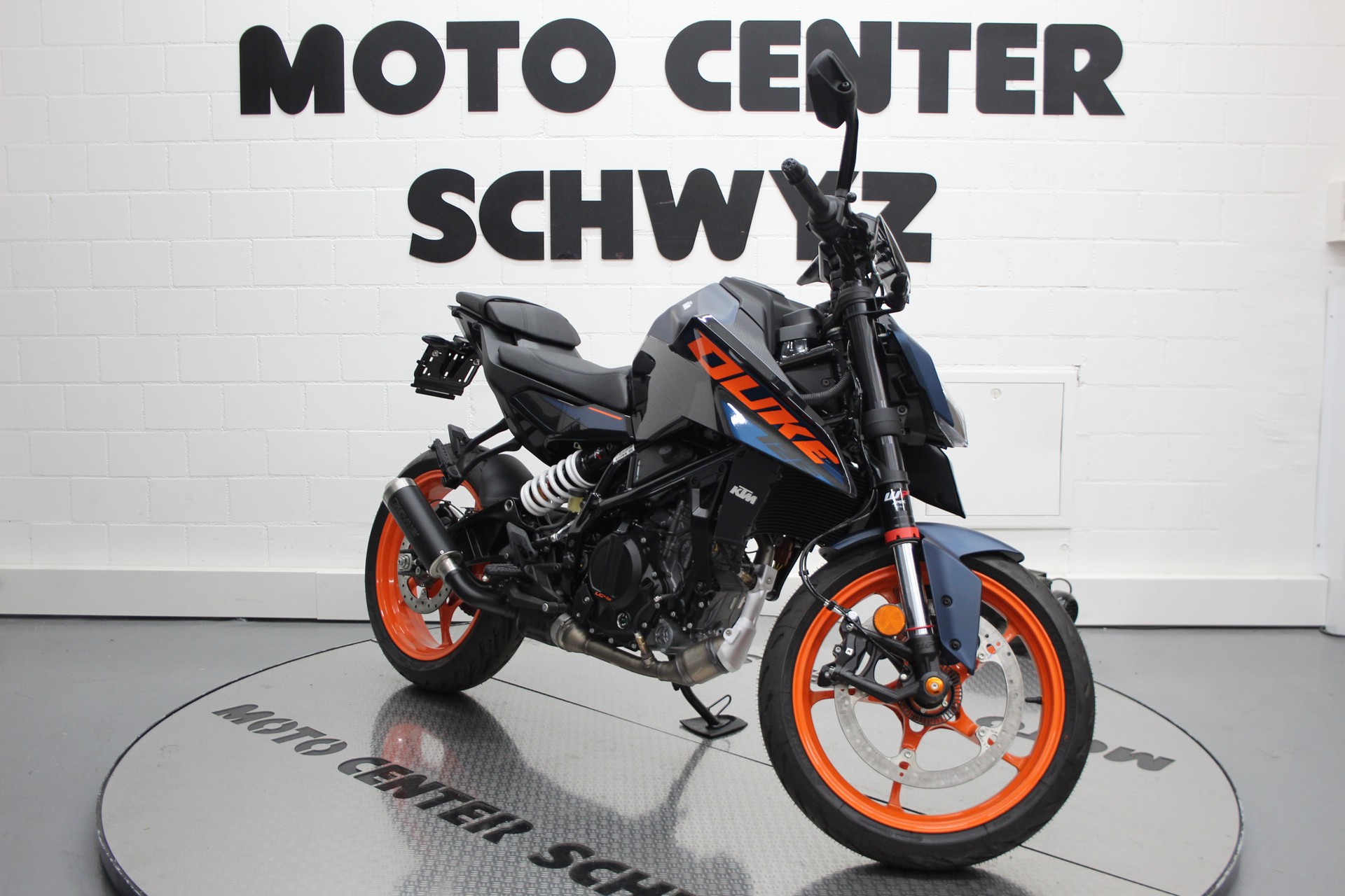KTM 125 Duke-showroom-element-1