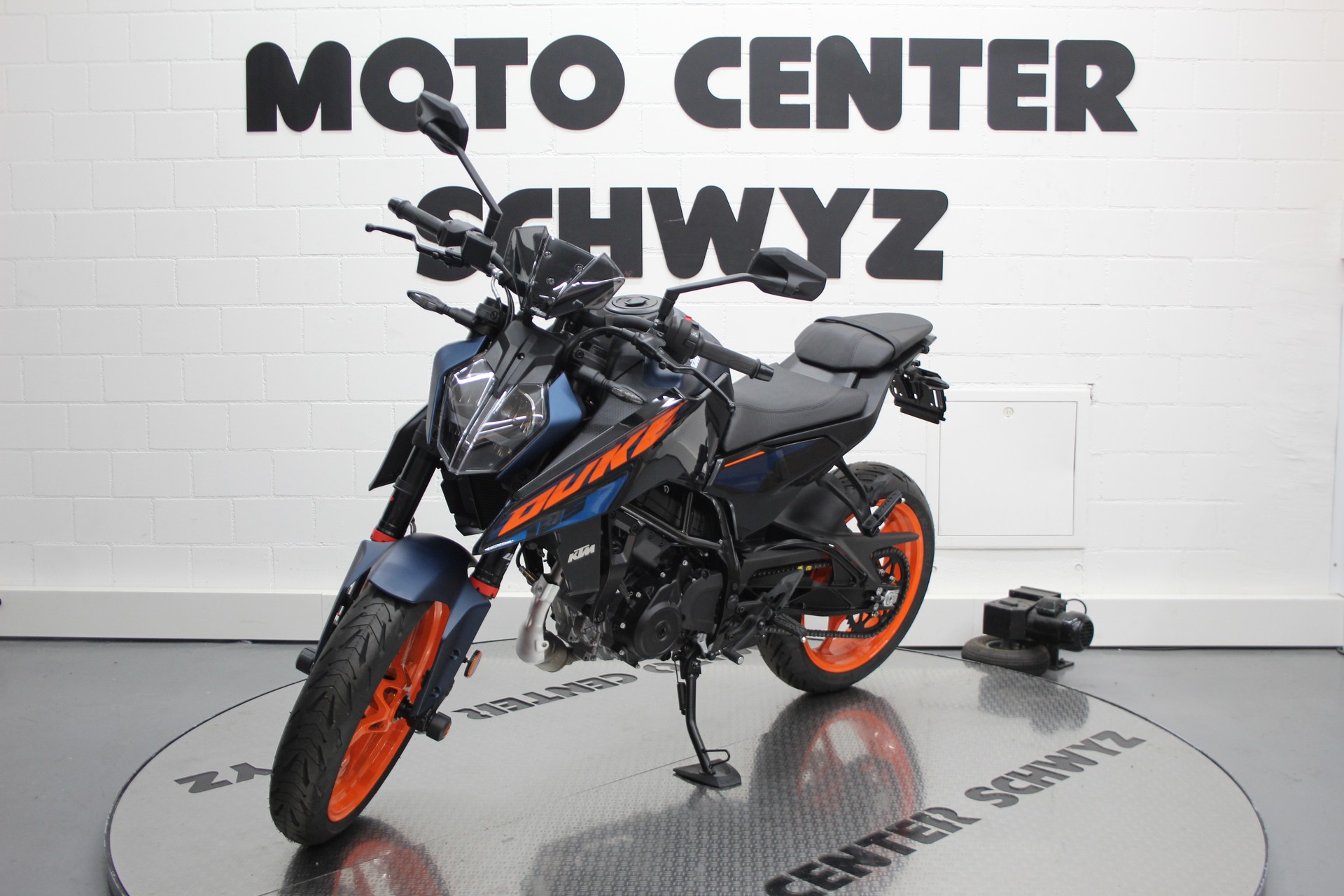KTM 125 Duke-showroom-element-3