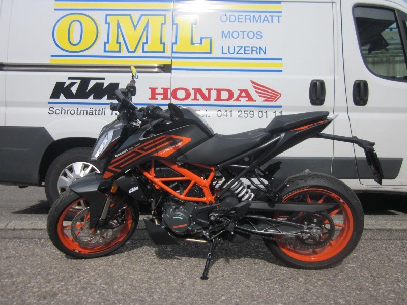 KTM 125 Duke-image-1
