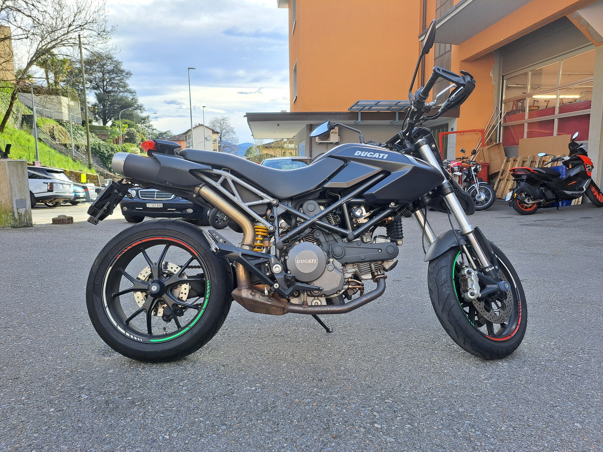 DUCATI Hypermotard 796 (25kW)-showroom-element-2
