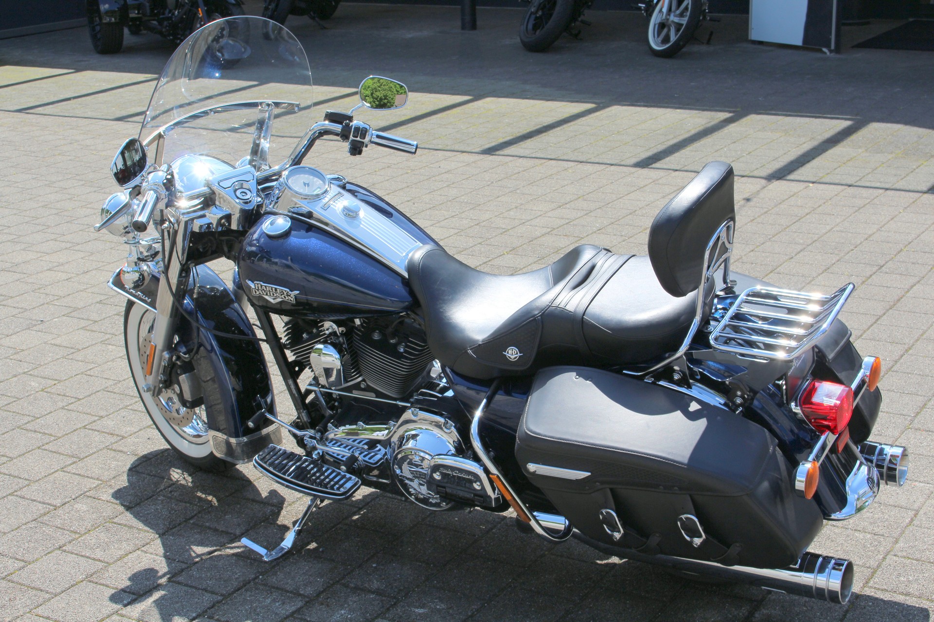 HARLEY-DAVIDSON FLHRC Road King Classic-showroom-element-3