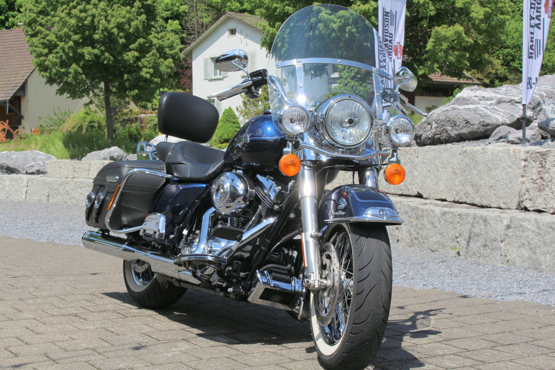 HARLEY-DAVIDSON FLHRC Road King Classic-showroom-element-1