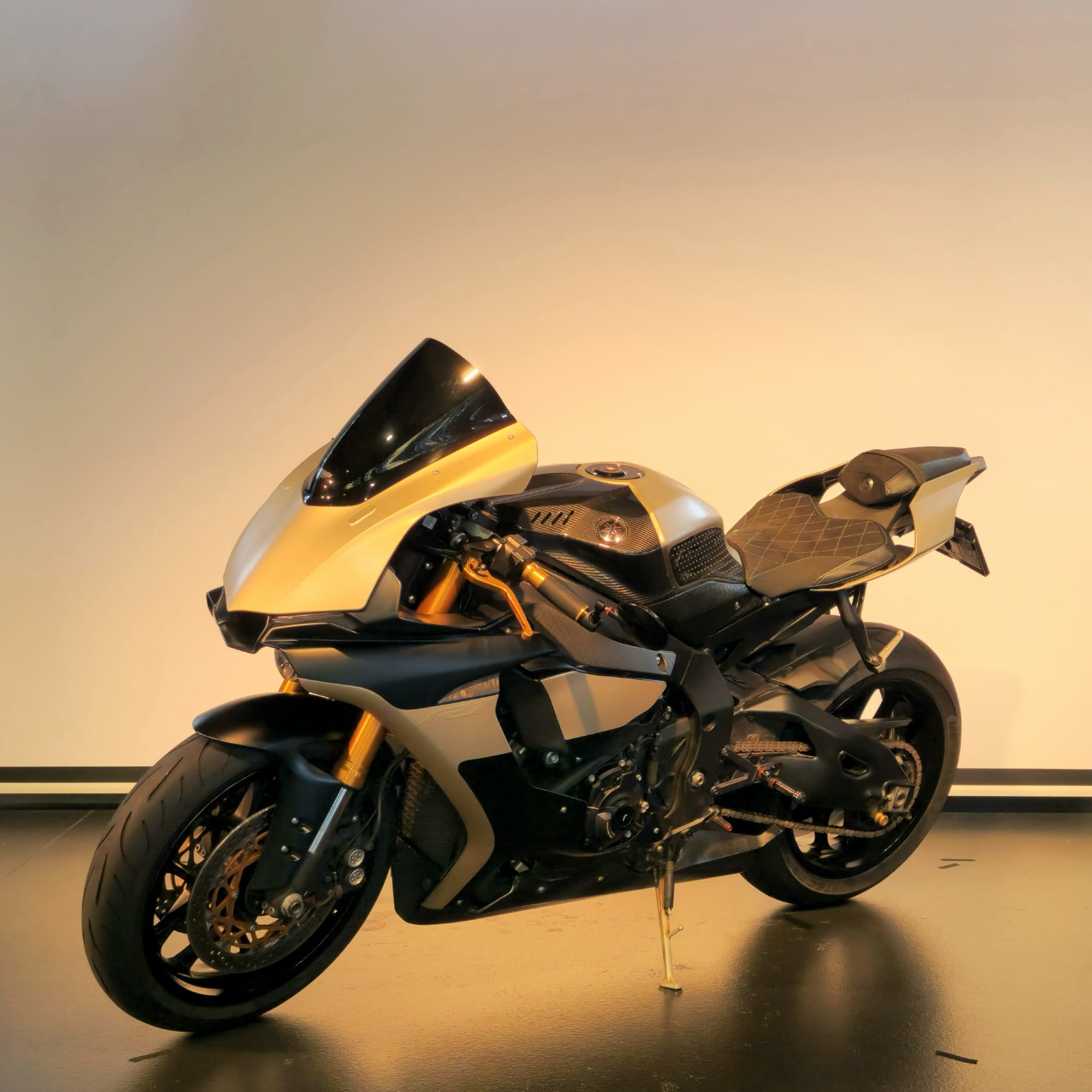 YAMAHA YZF-R1 ABS-showroom-element-2