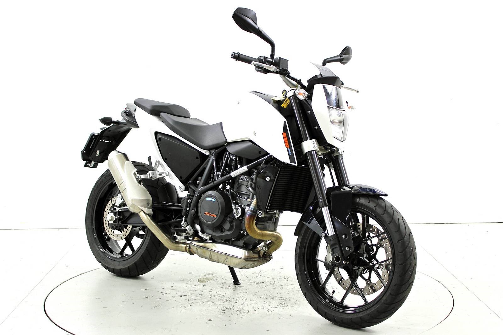 KTM Duke 690 ABS-showroom-element-1