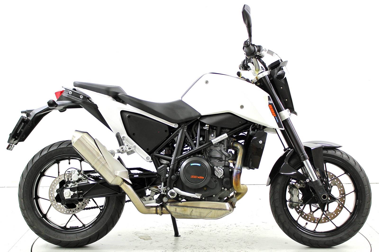 KTM Duke 690 ABS-showroom-element-3