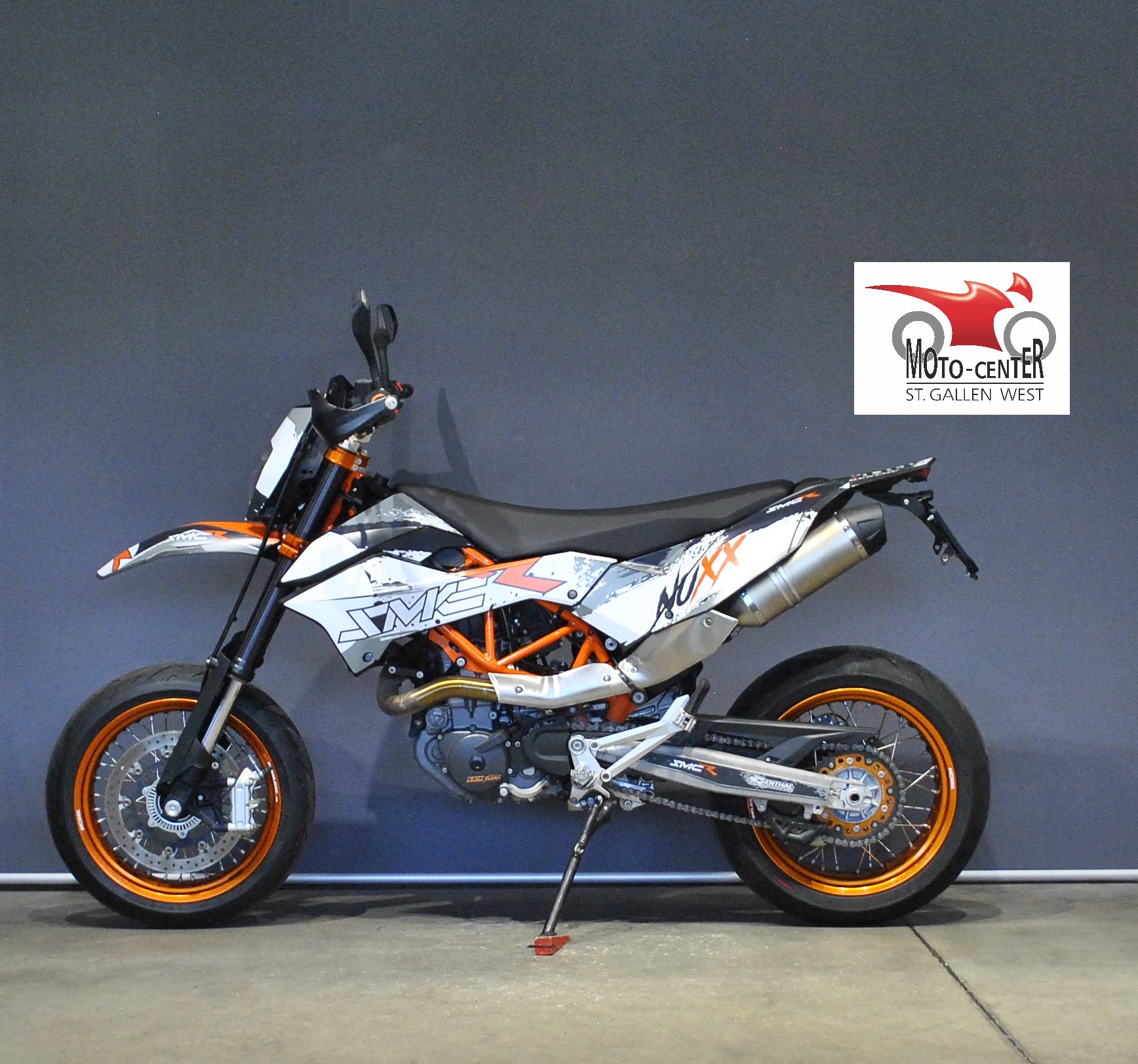 KTM 690 SMC R-showroom-element-2