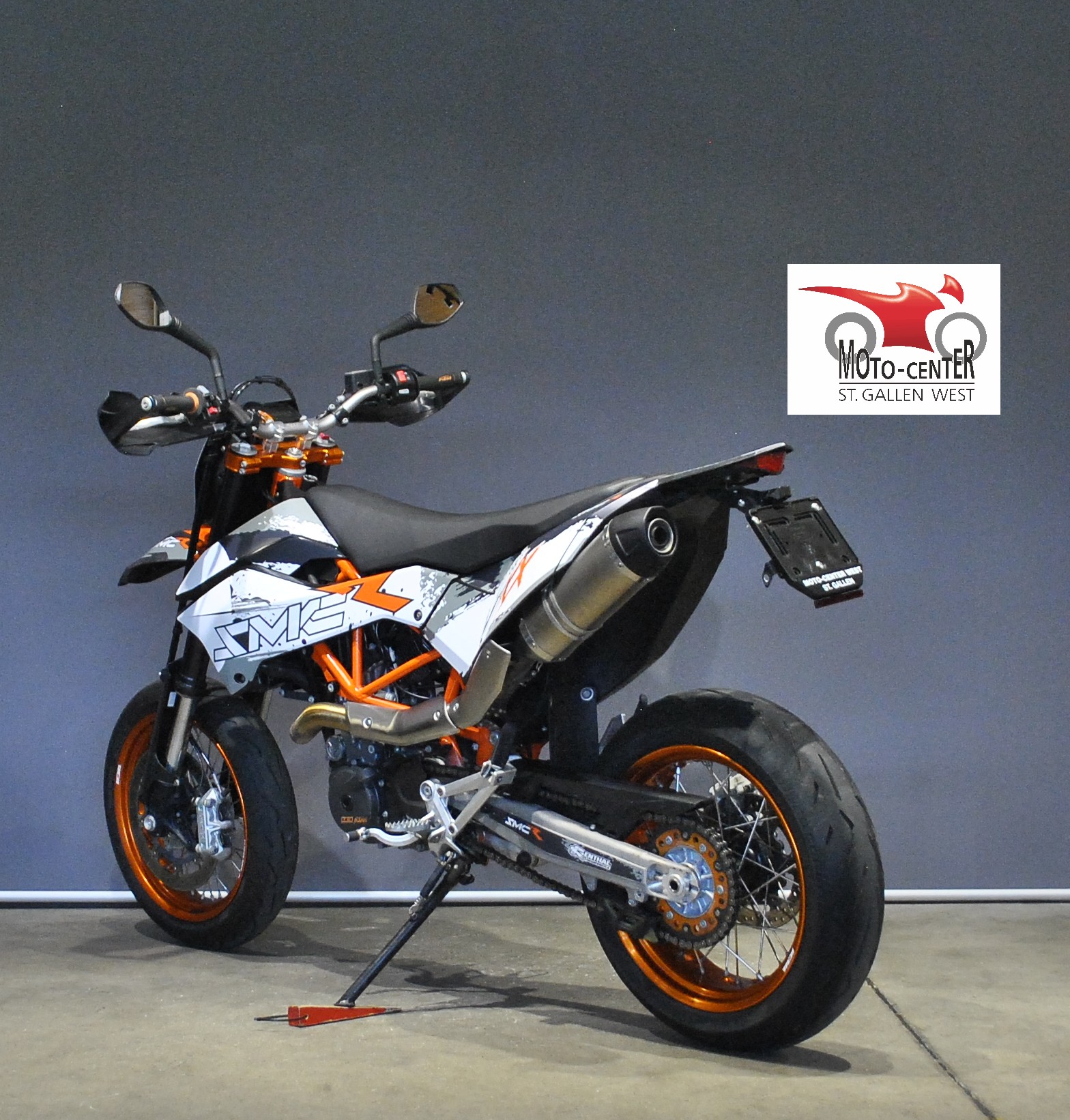 KTM 690 SMC R-showroom-element-3