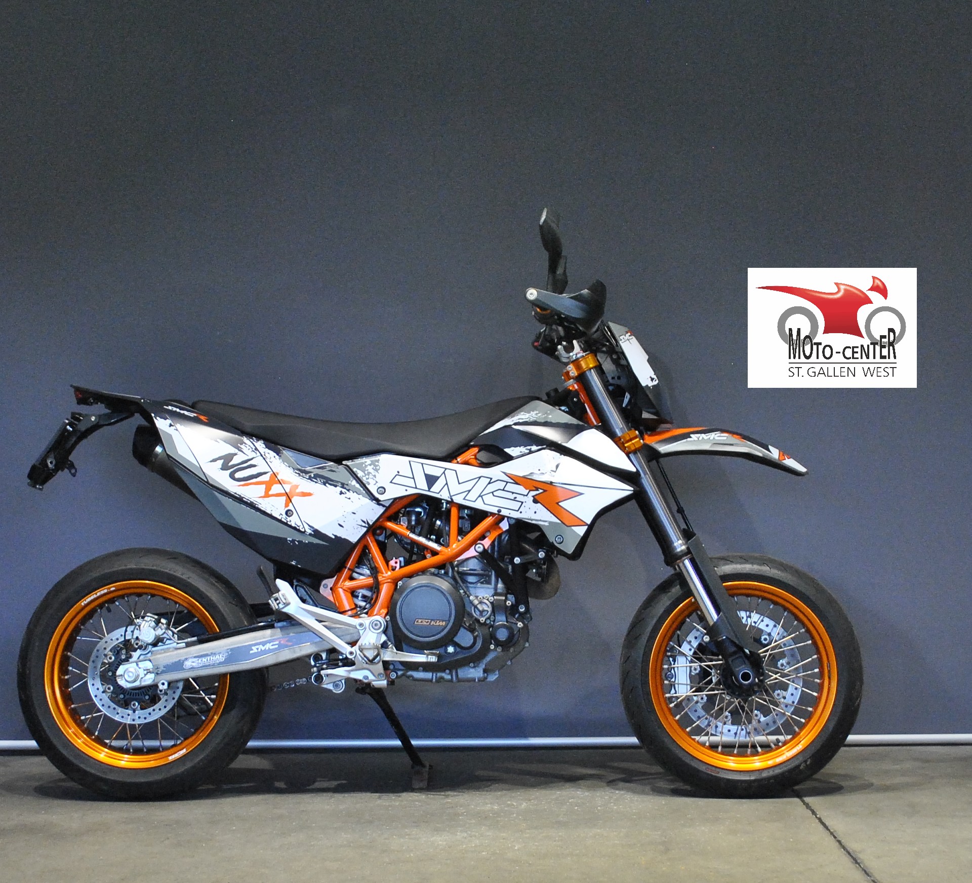 KTM 690 SMC R-showroom-element-1