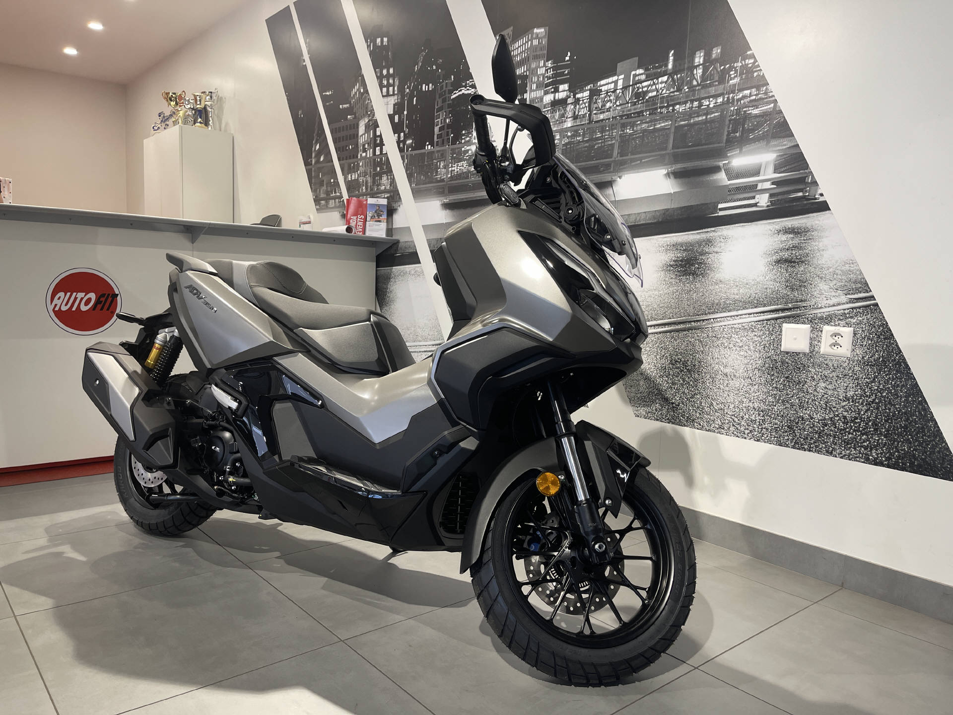 HONDA ADV 350-showroom-element-3