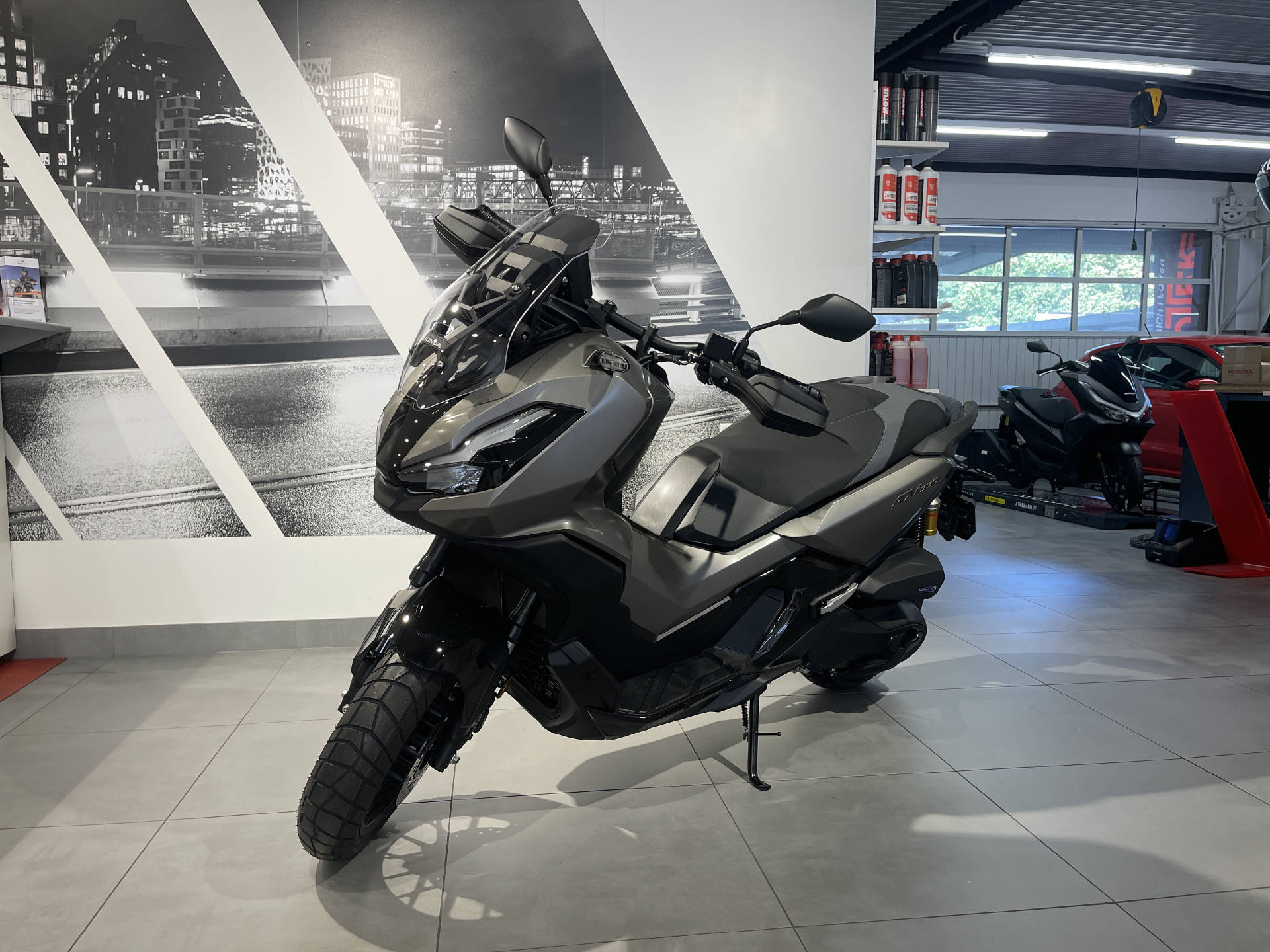 HONDA ADV 350-showroom-element-1
