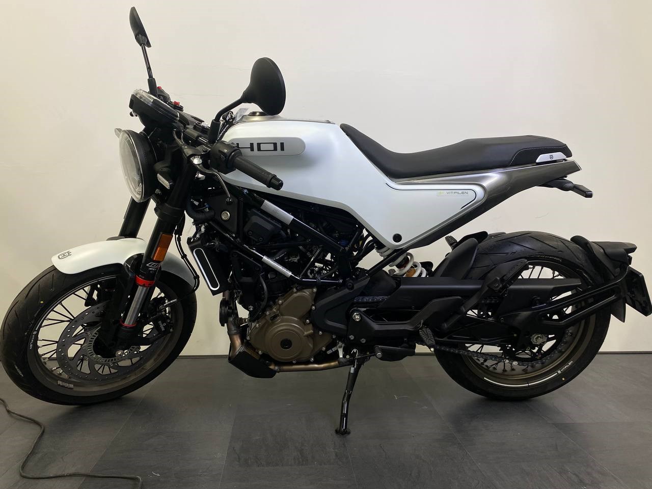 HUSQVARNA Vitpilen 401-showroom-element-2