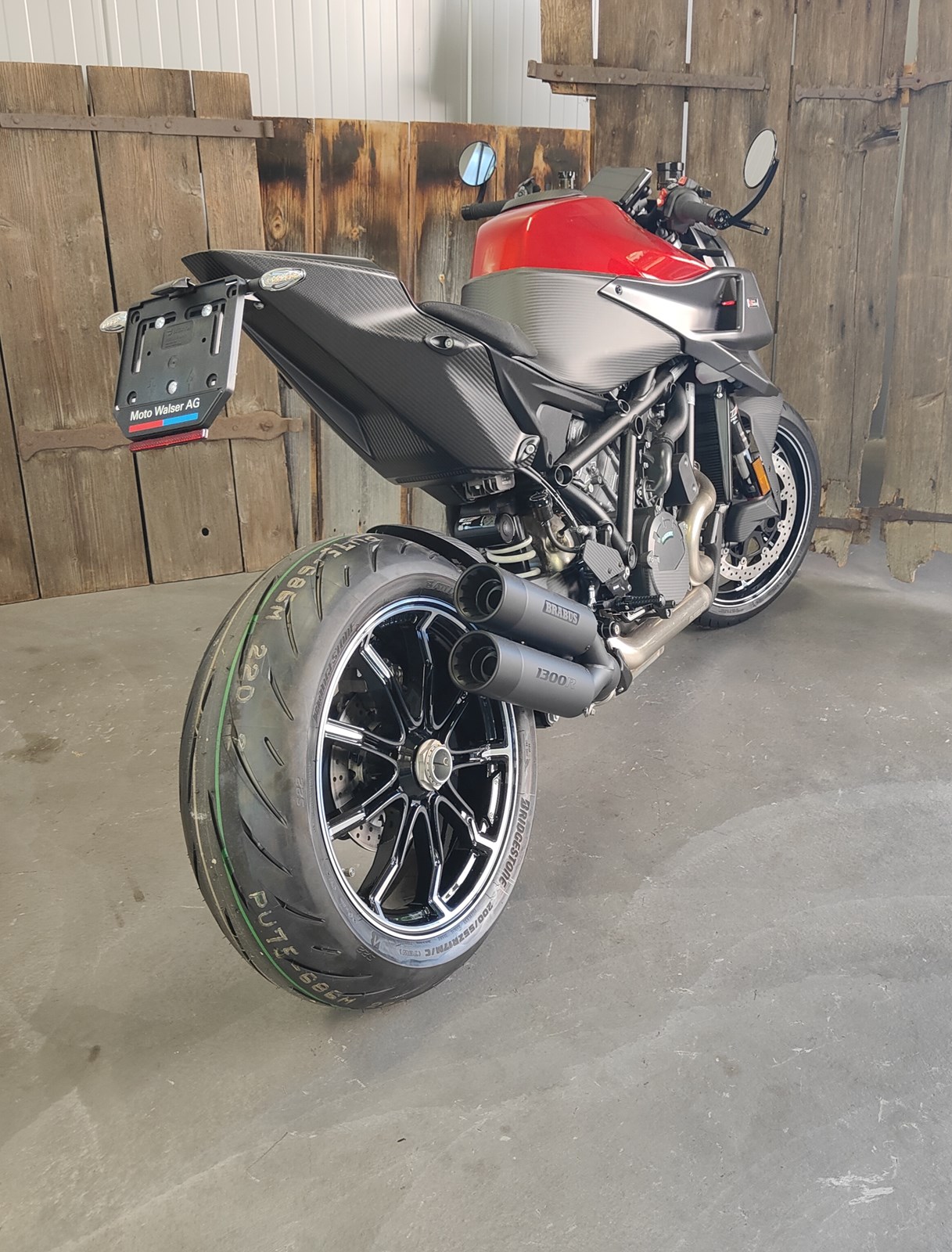 KTM 1290 Super Duke R-showroom-element-2