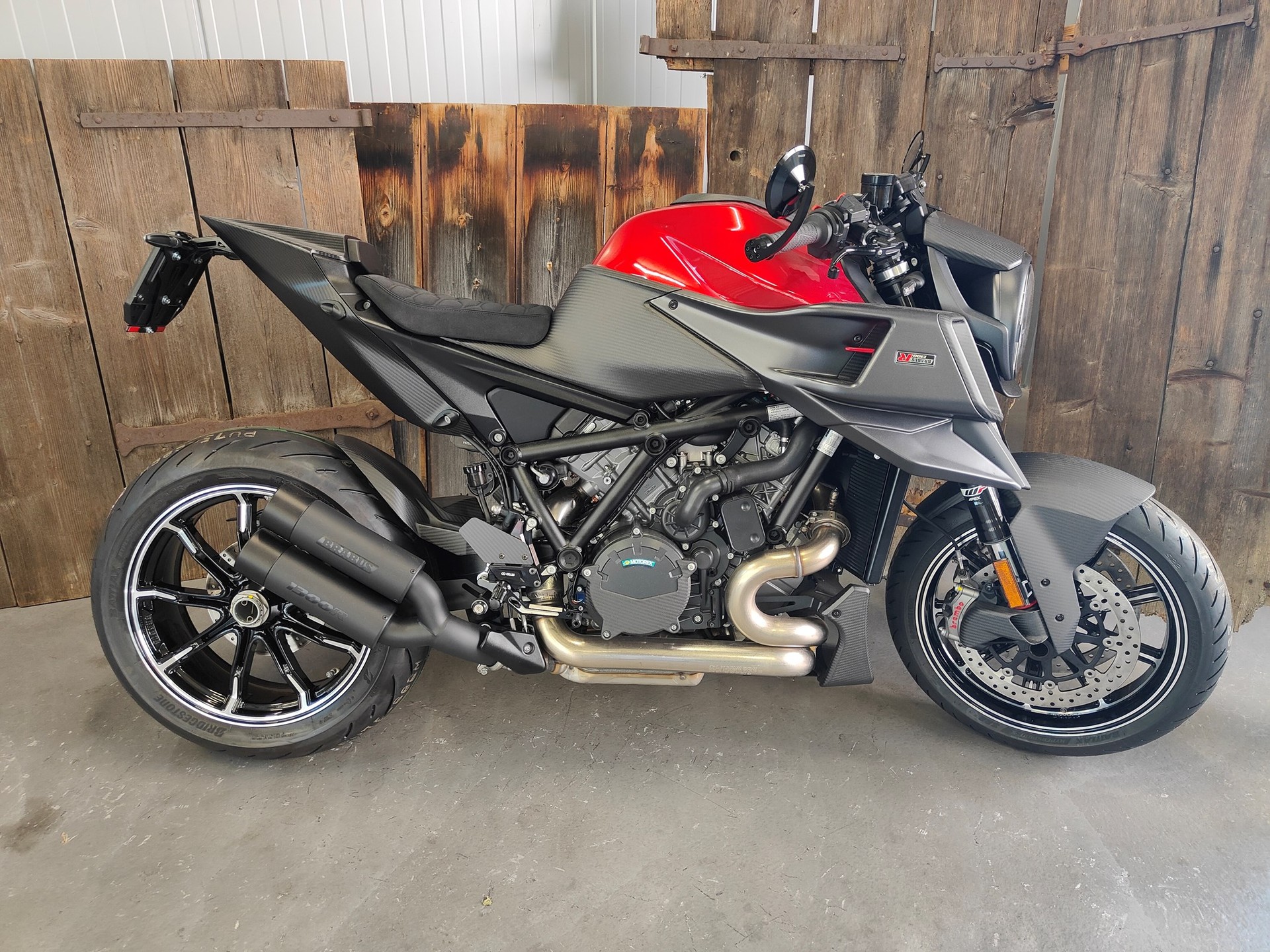 KTM 1290 Super Duke R-showroom-element-3