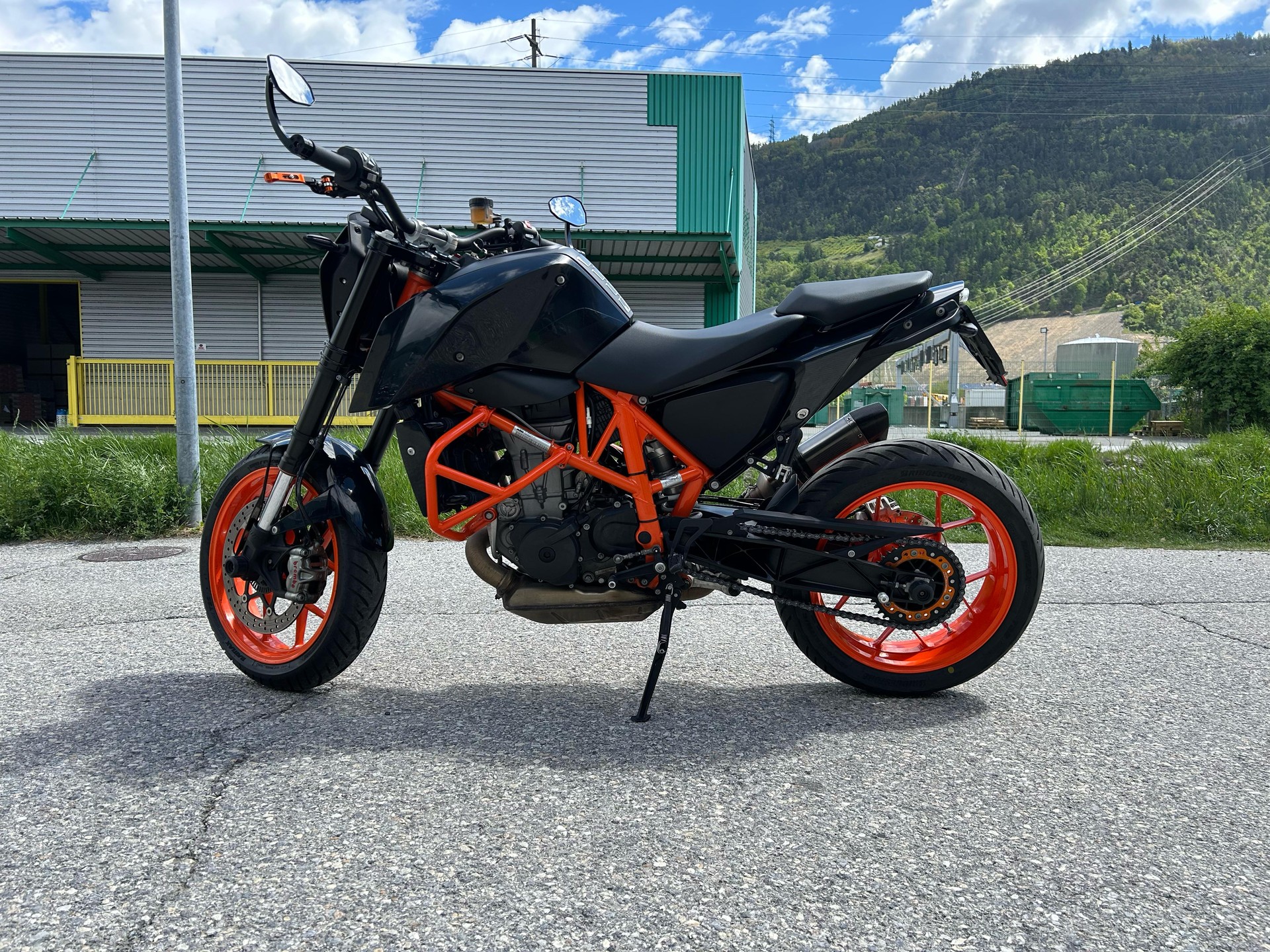 KTM 690 Duke R ABS-showroom-element-2