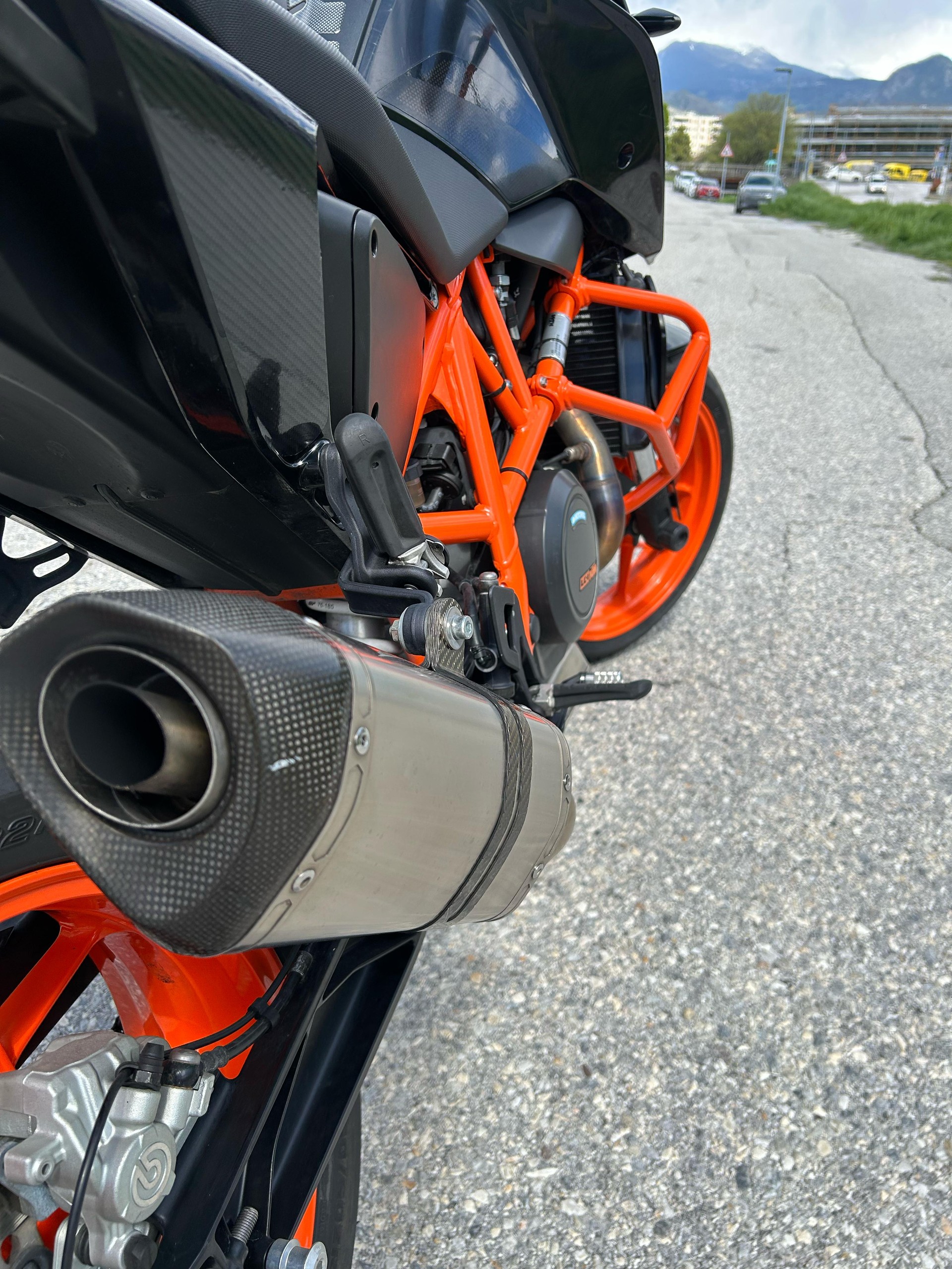 KTM 690 Duke R ABS-showroom-element-3