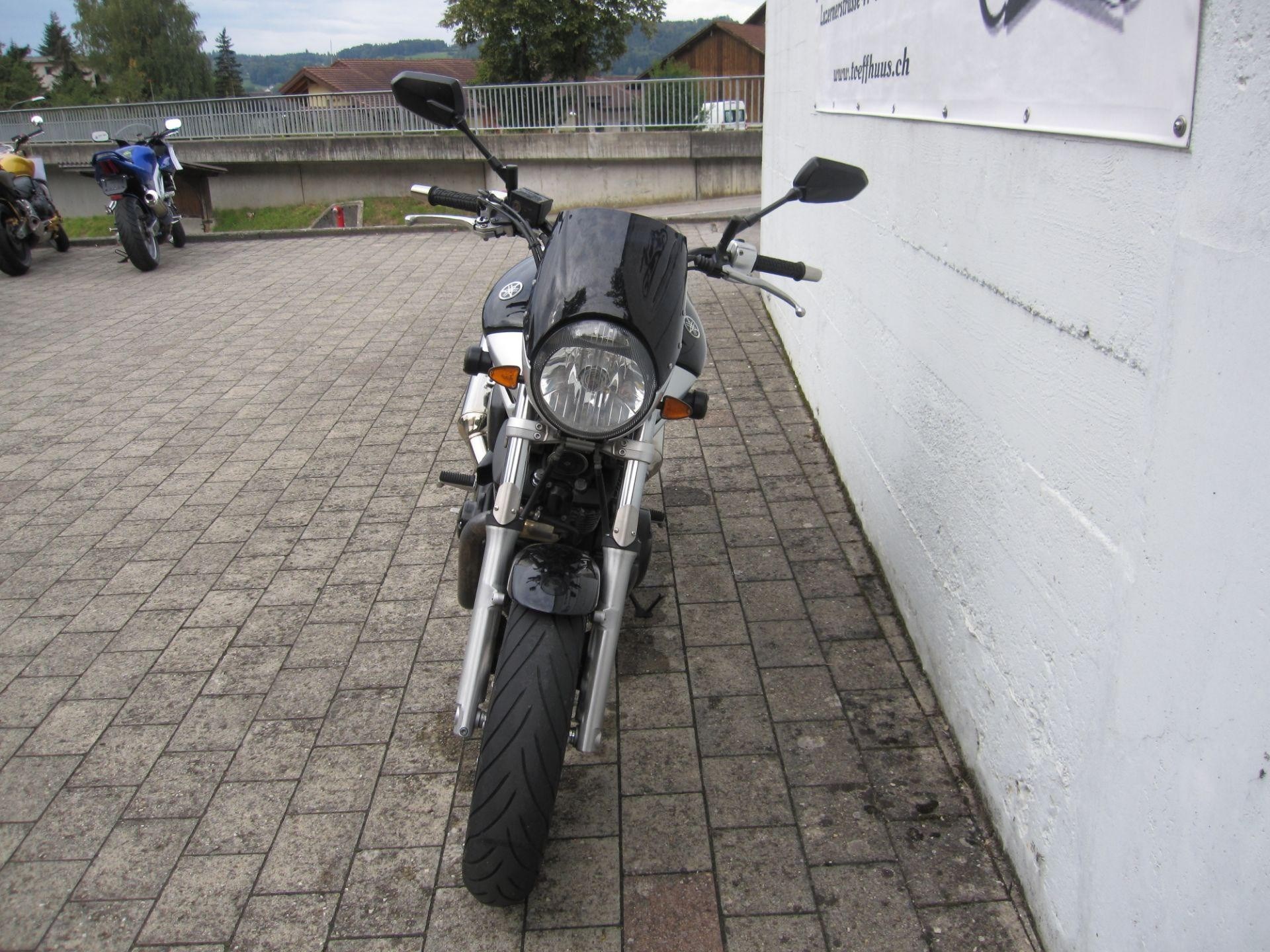 YAMAHA BT 1100 Bulldog-showroom-element-1
