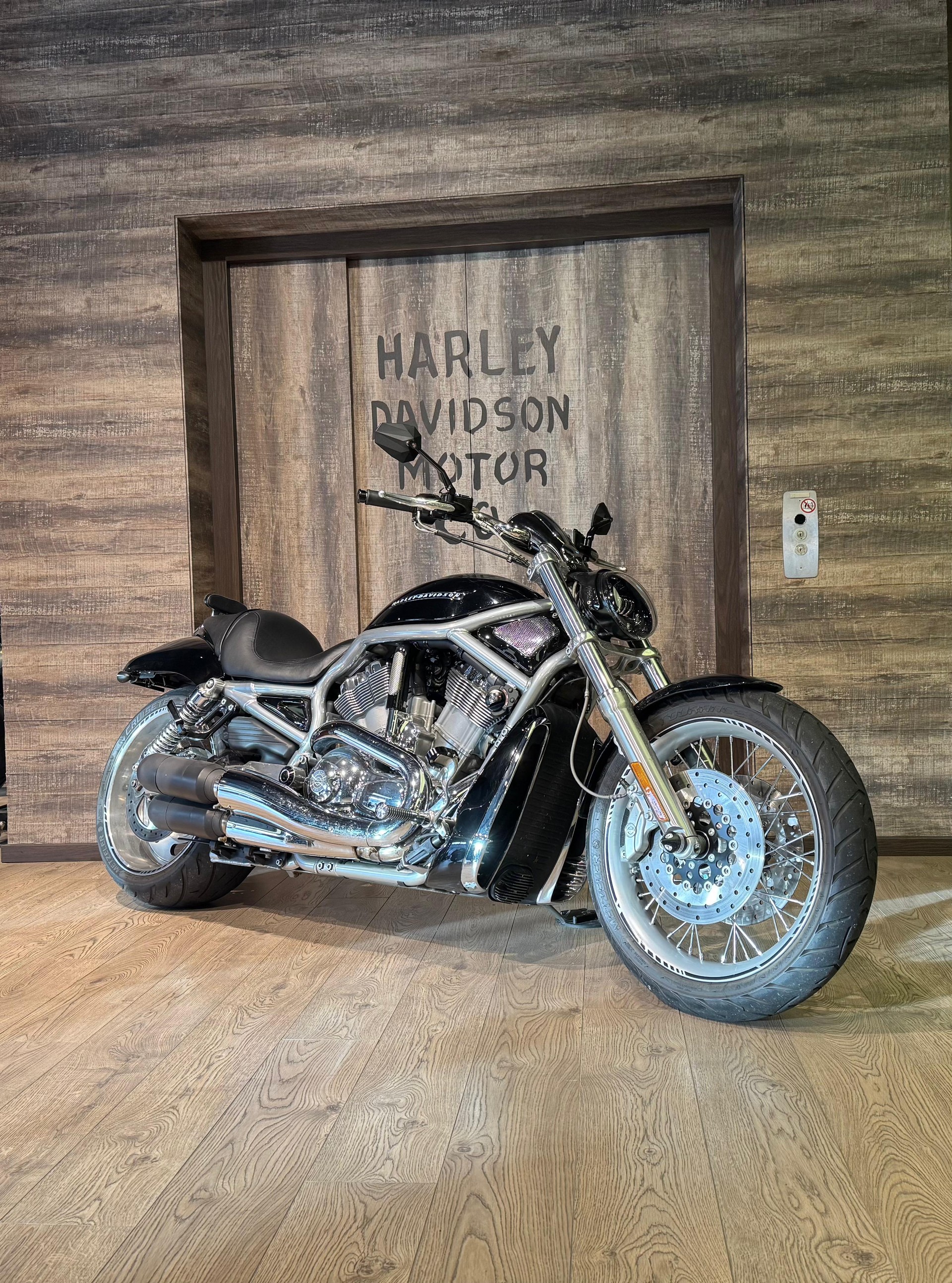 HARLEY-DAVIDSON VRSCAW V-Rod ABS-showroom-element-1