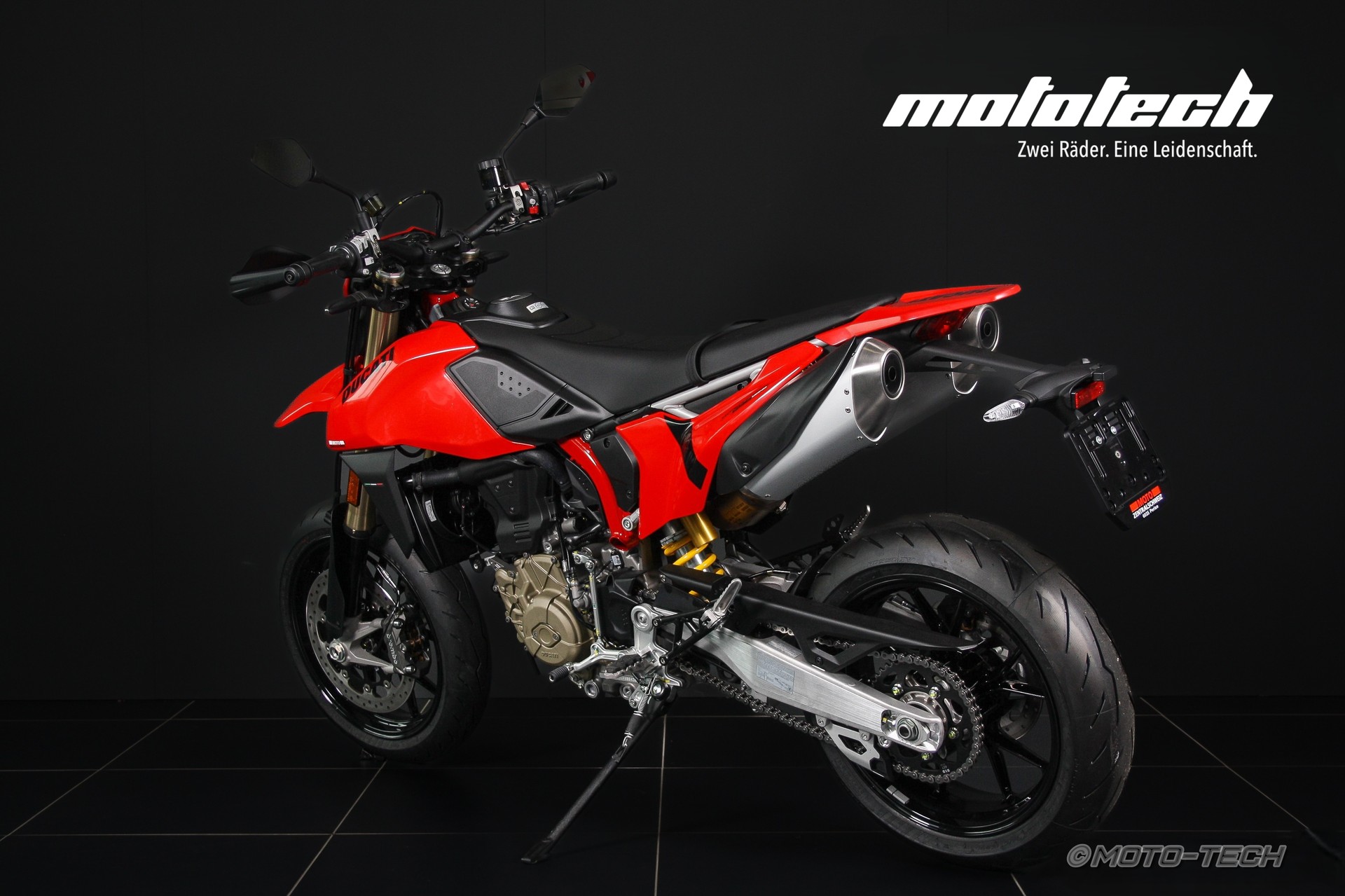 DUCATI Hypermotard 698 Mono-showroom-element-3