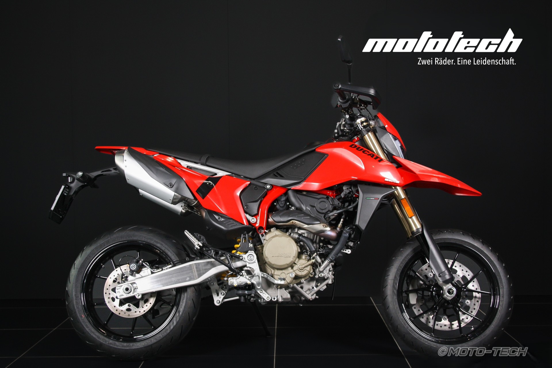 DUCATI Hypermotard 698 Mono-showroom-element-1