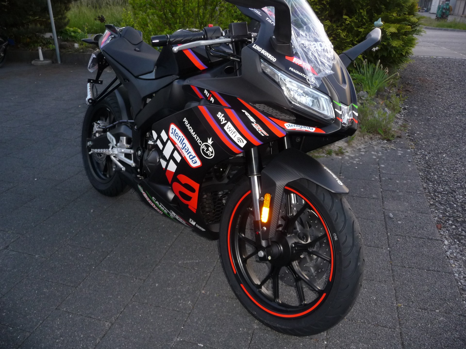 APRILIA RS125 GP Replica-showroom-element-1