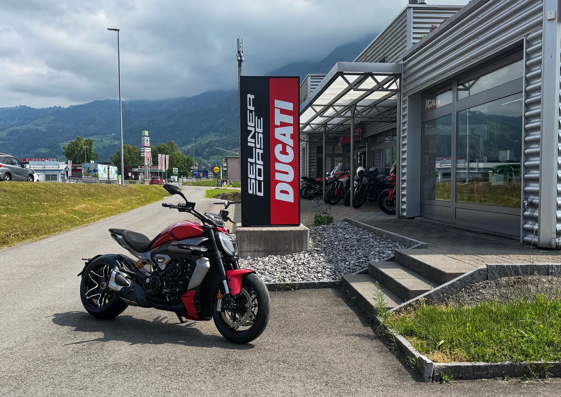 DUCATI X Diavel V4