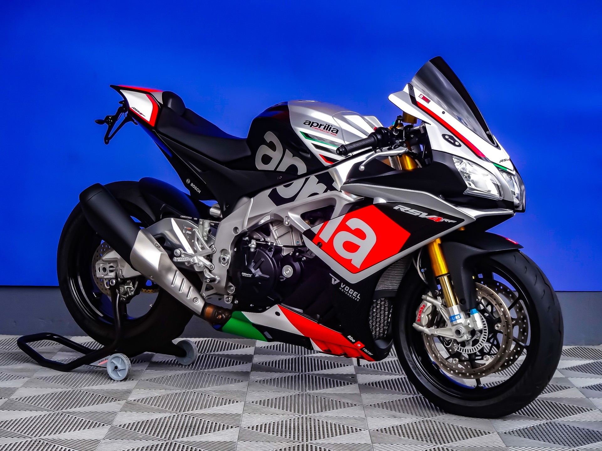 APRILIA RSV4 RF-showroom-element-1