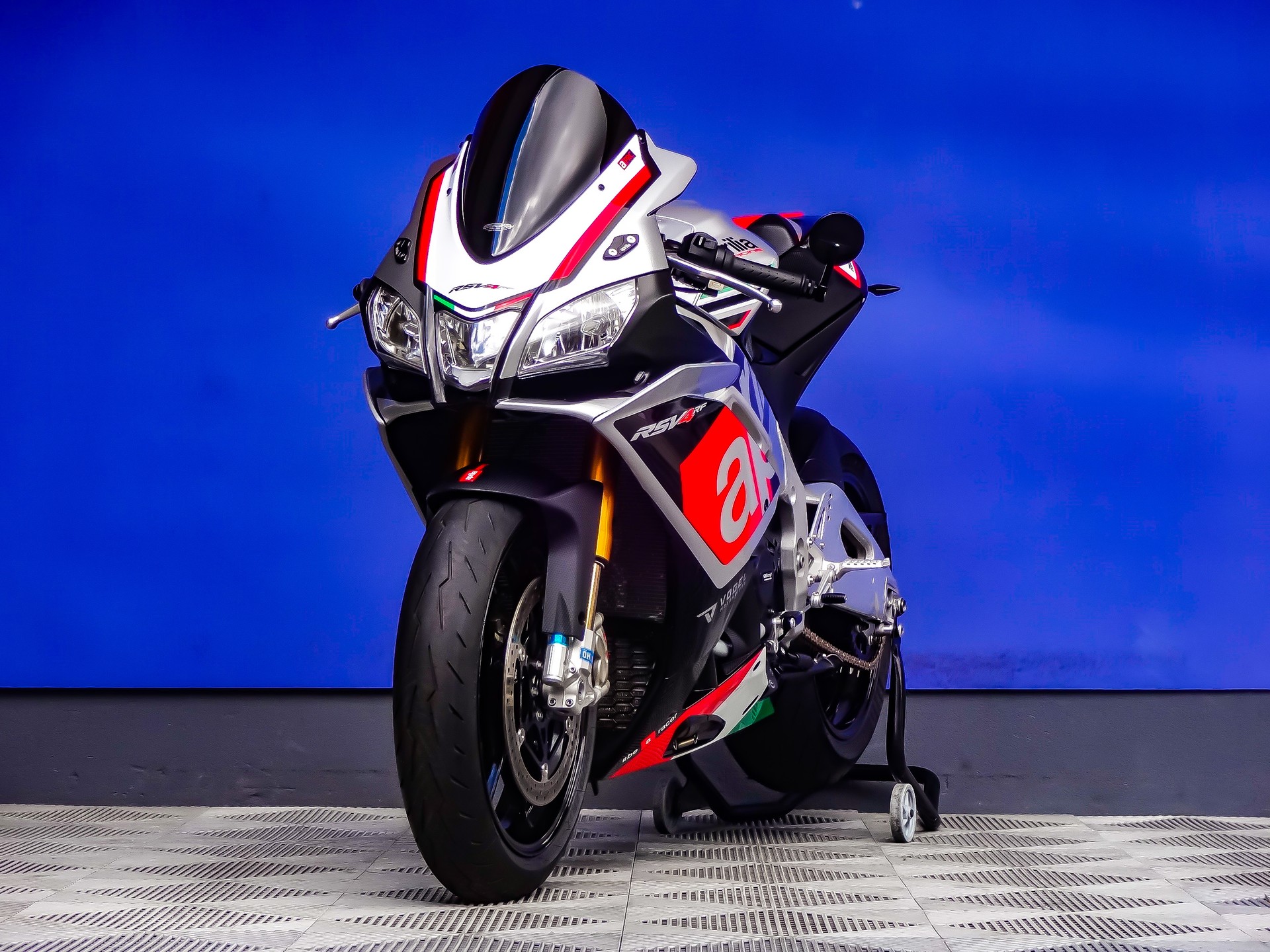 APRILIA RSV4 RF-showroom-element-2