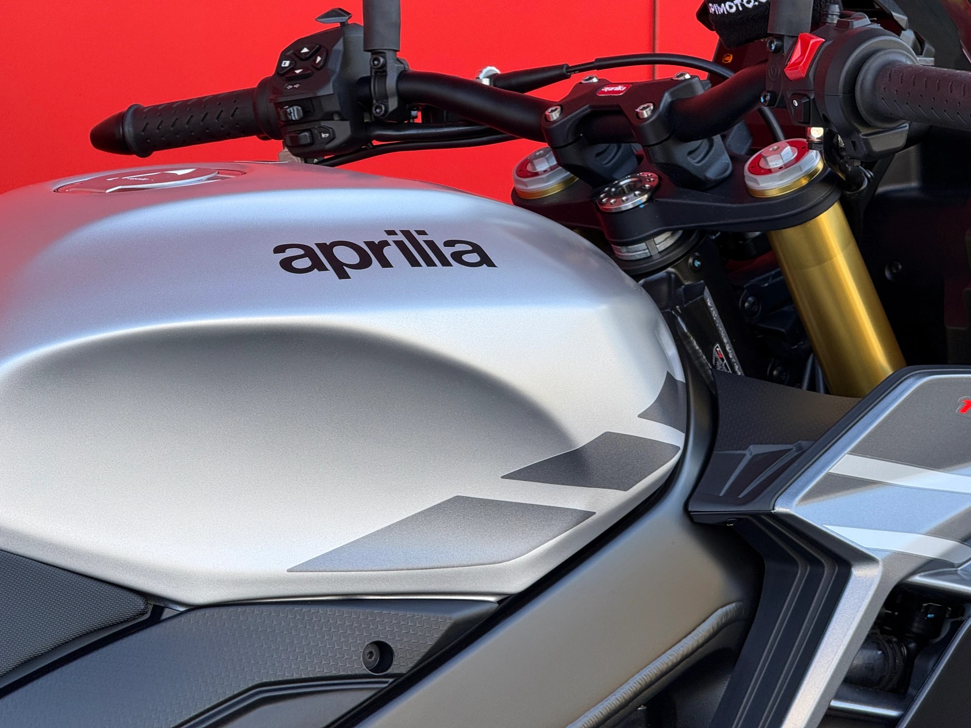 APRILIA Tuono V4 1100-image-10