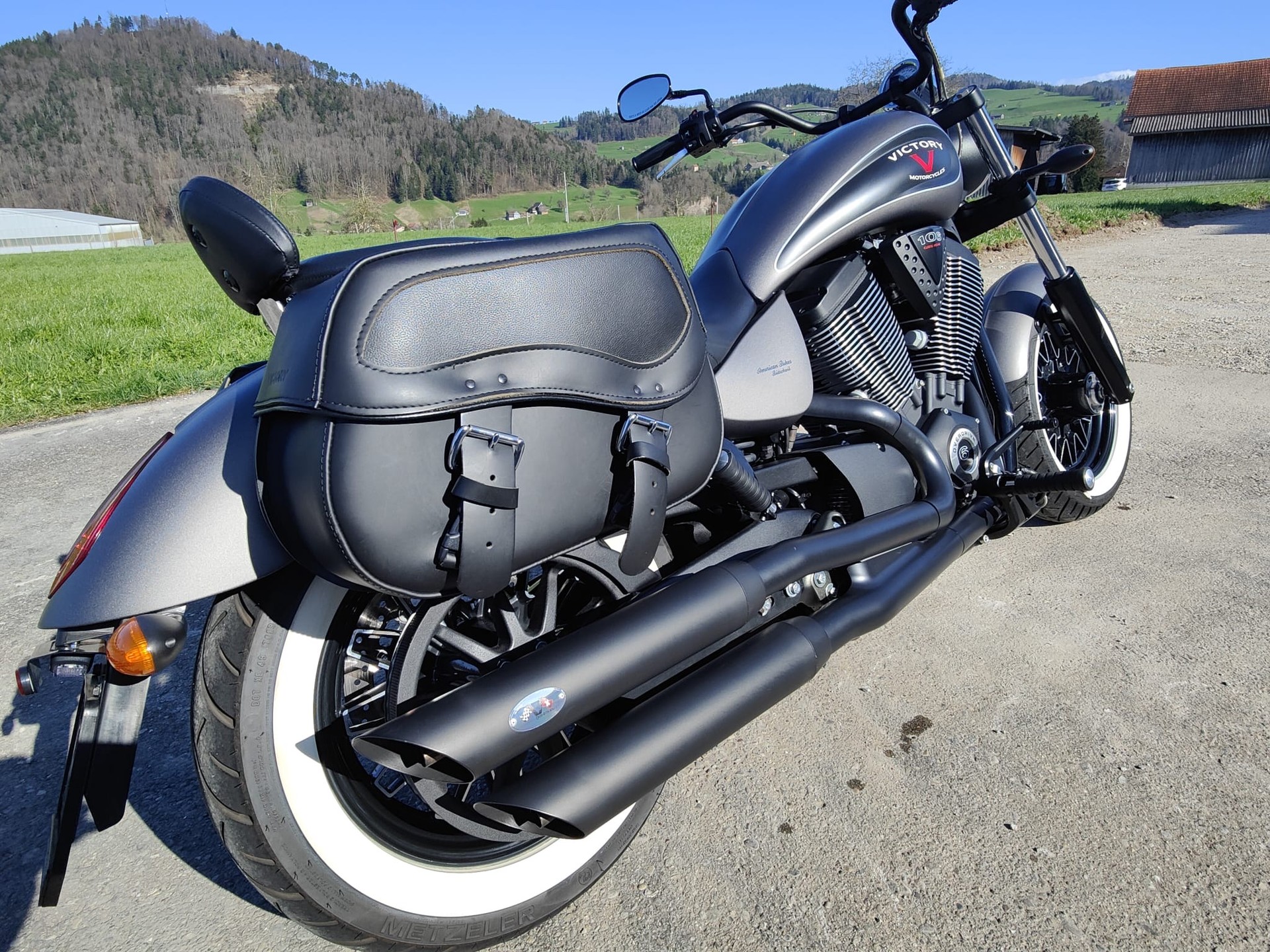 VICTORY Gunner ABS-showroom-element-3