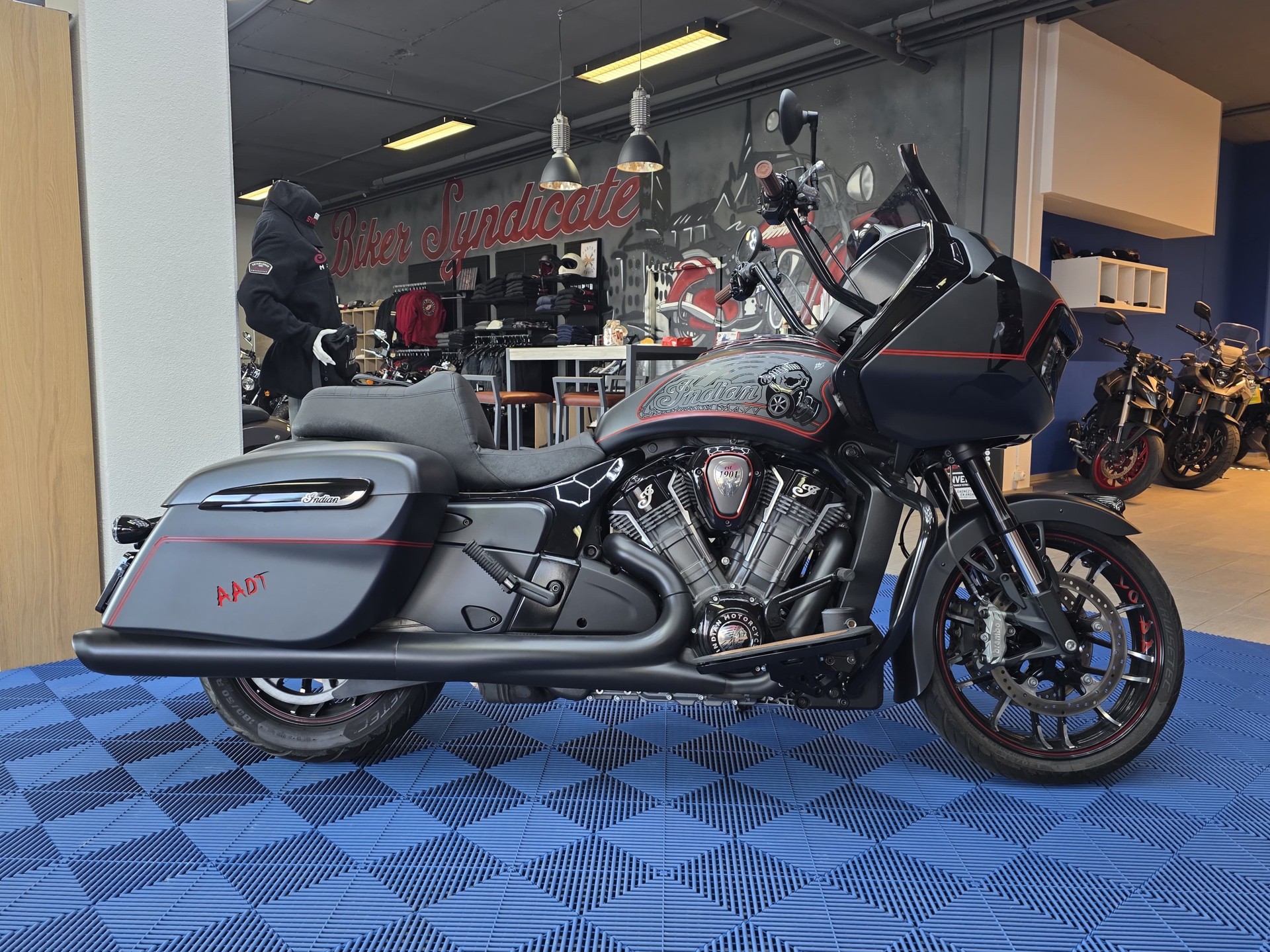 INDIAN Challenger Dark Horse