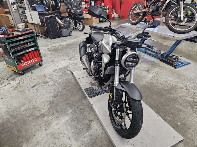 HONDA CB 300 acheter un véhicule d'occasion MotoScout24