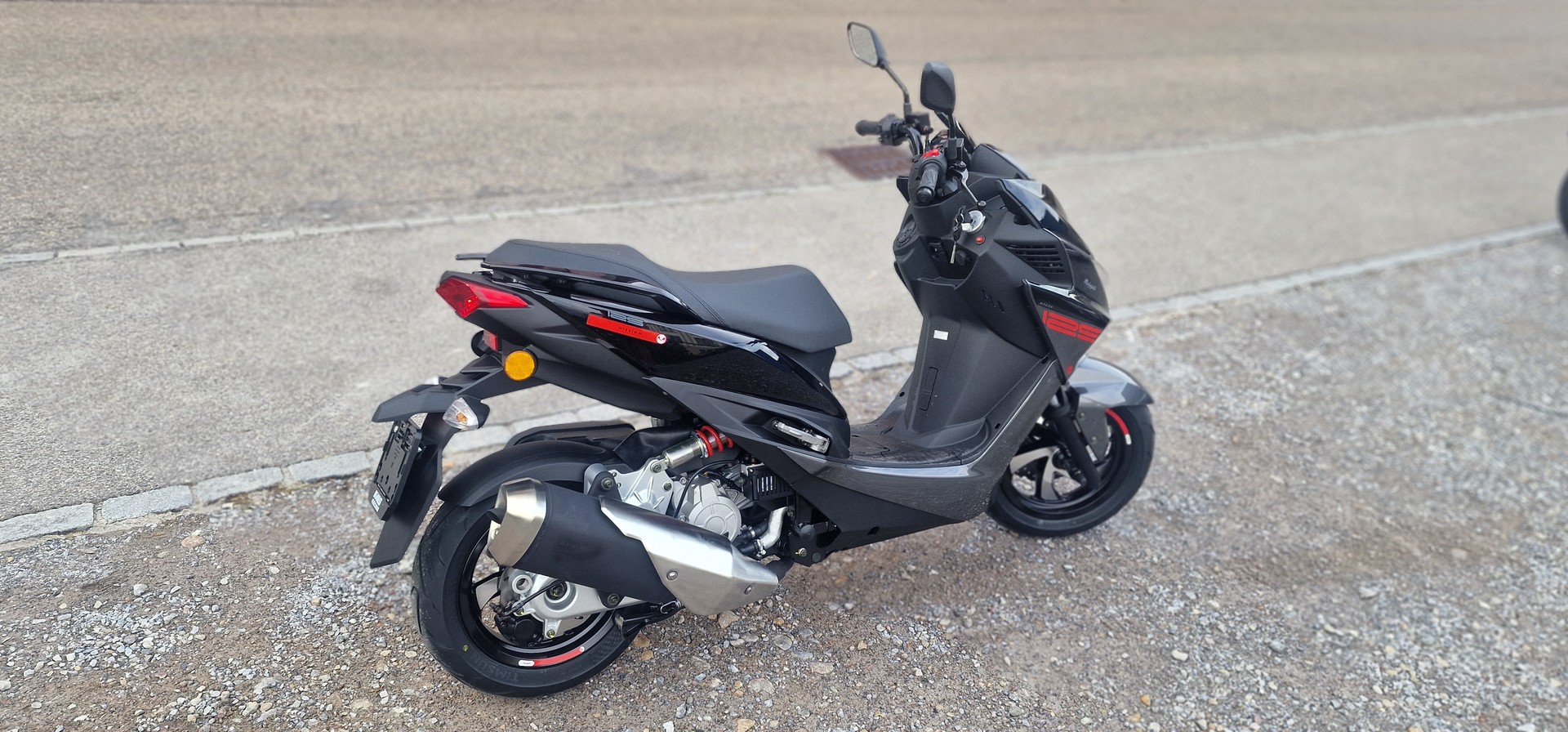MALAGUTI Mission 125-showroom-element-1